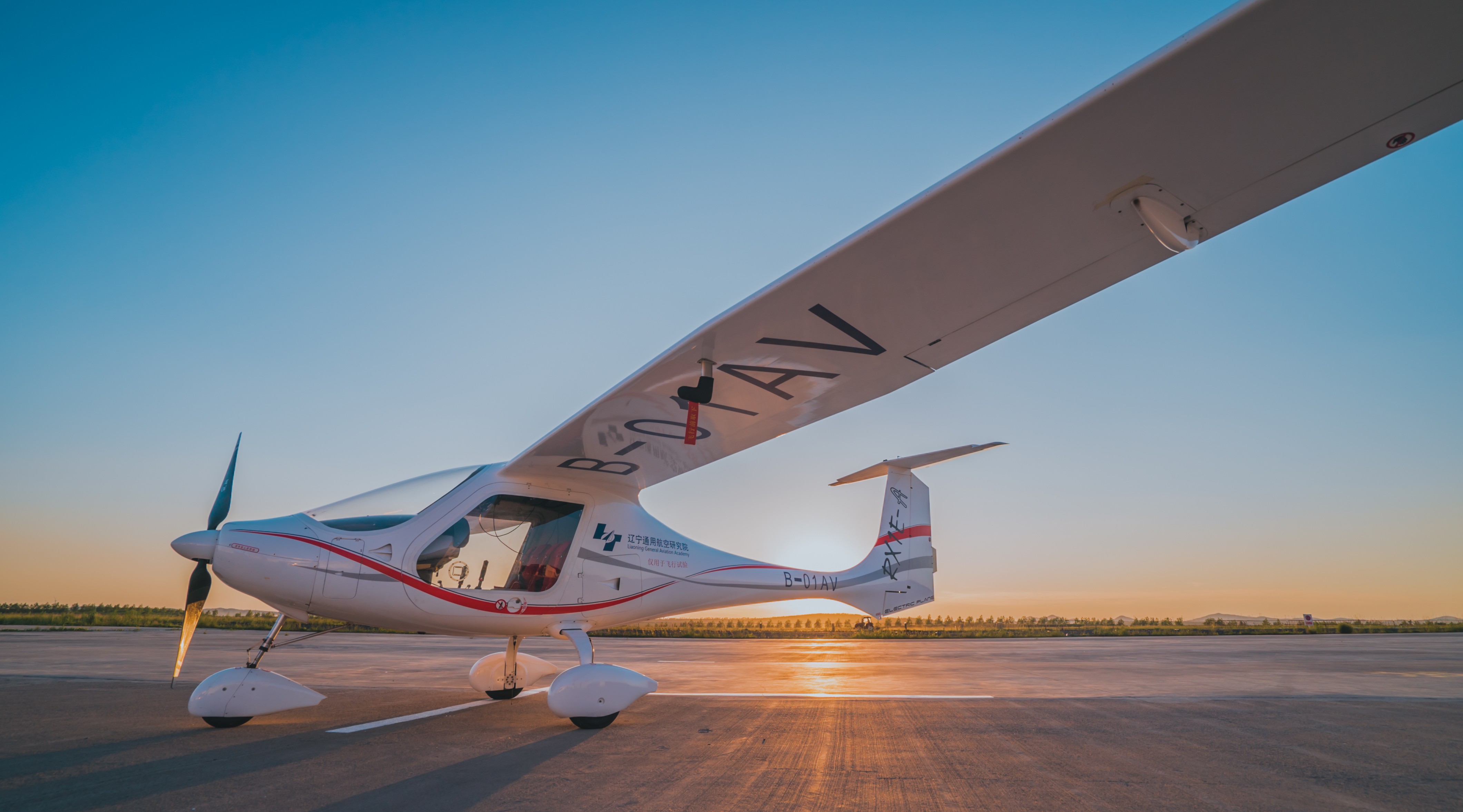 电动垂直起降航空器加速高飞