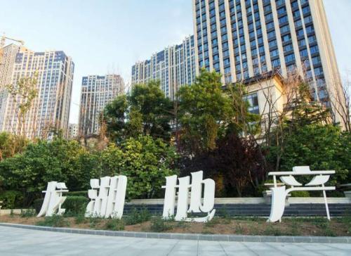 “16龙湖04”盘中跌超6%