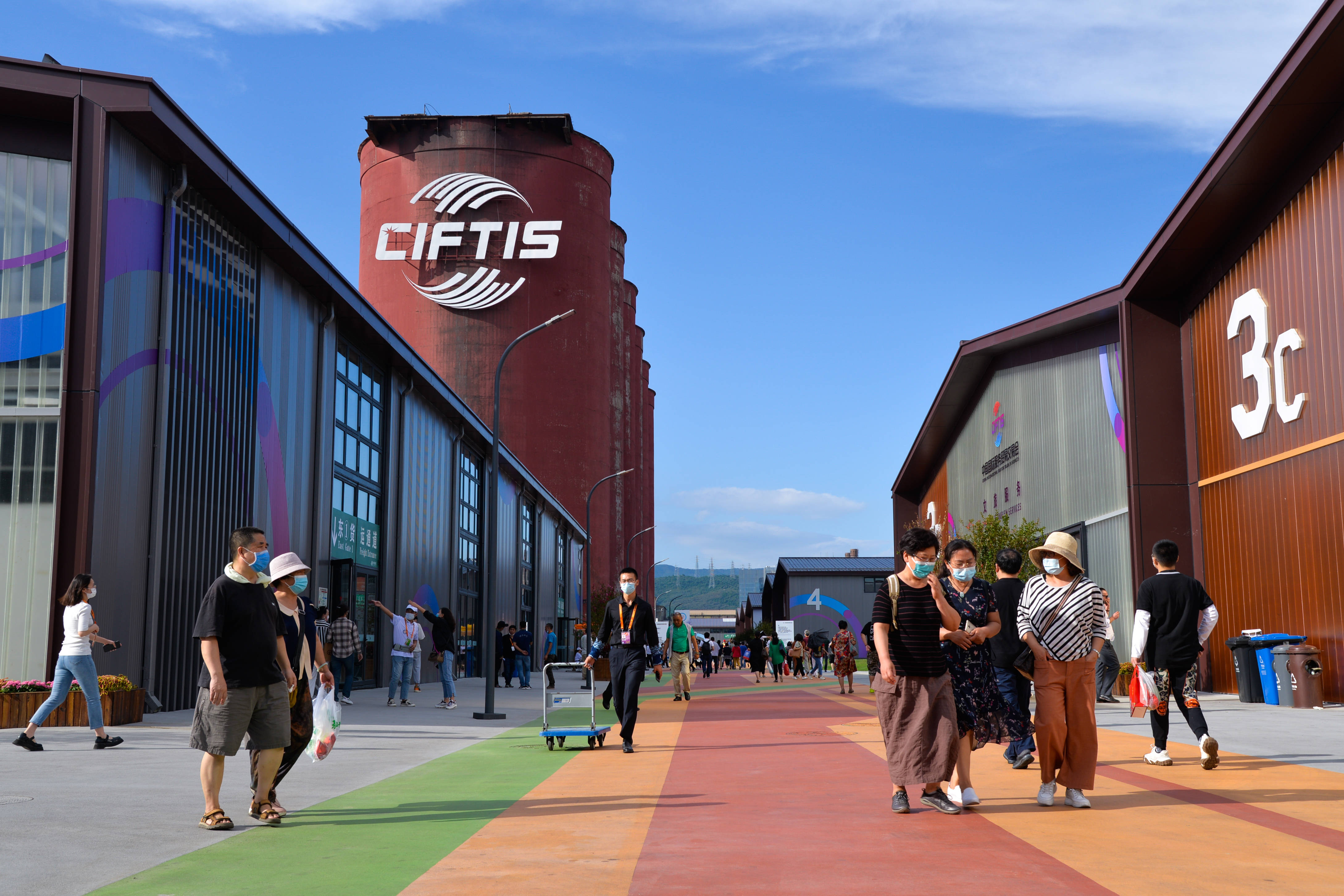 【2024服贸会】我们又双叒叕来了!记者带你探营首钢园“服贸4.0”