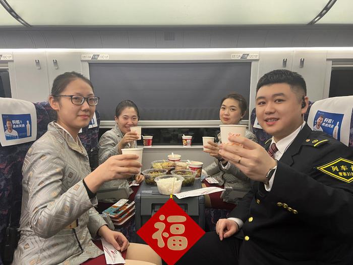 2025春运进行时丨90后夫妻“工长”的春运好“眼技”