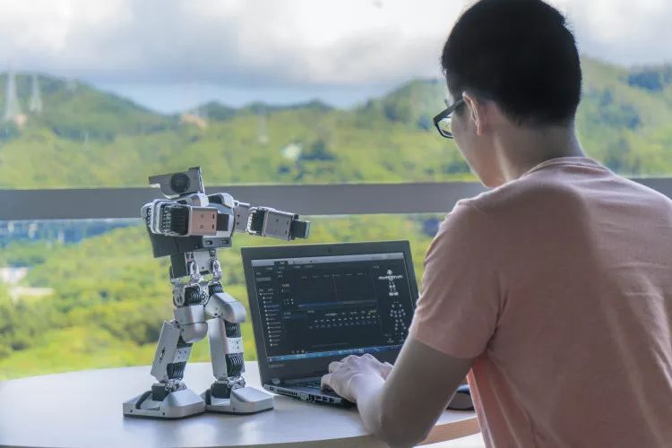 对话优必选CBO谭旻:我们为什么专心“进工厂”