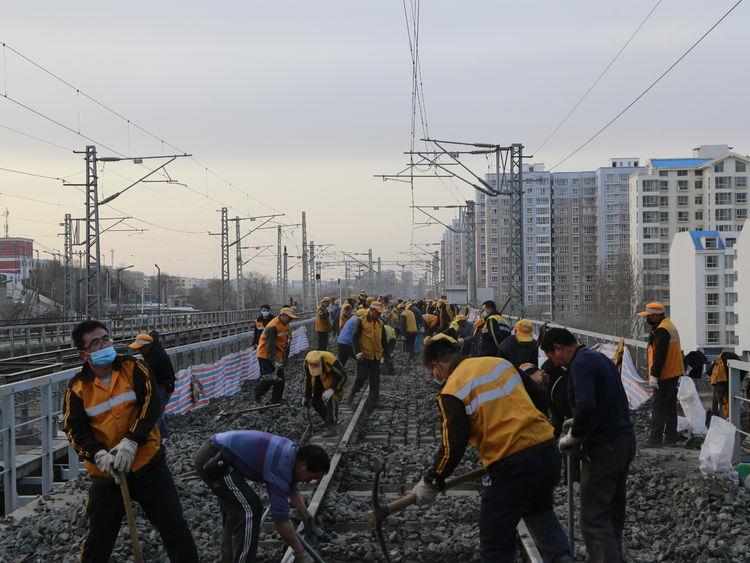 迎接“五一”假期 包西线集中修“强筋健骨”