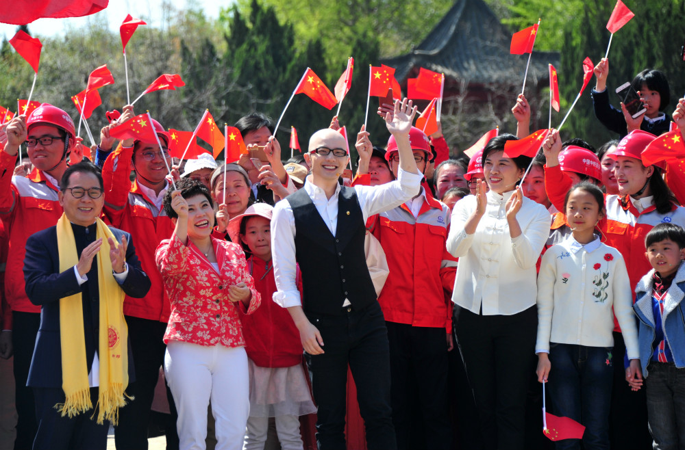 演唱会激情唱响 冰城公安同奏“平安乐章”