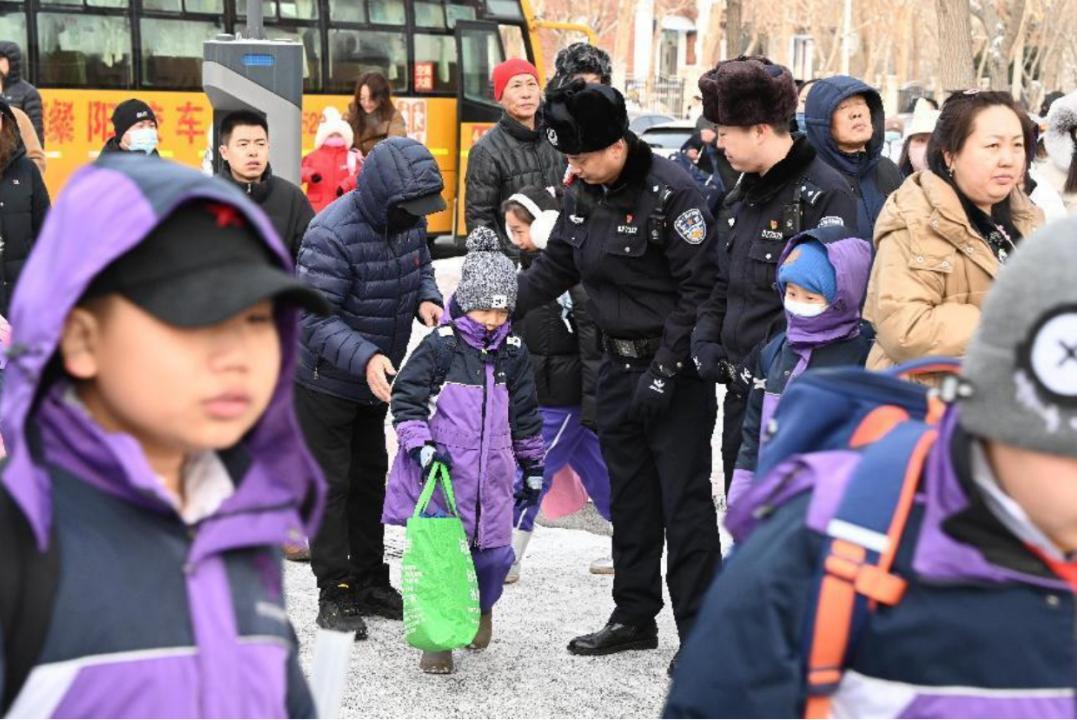 松花江上的冰城公安 硬核守护水清人安