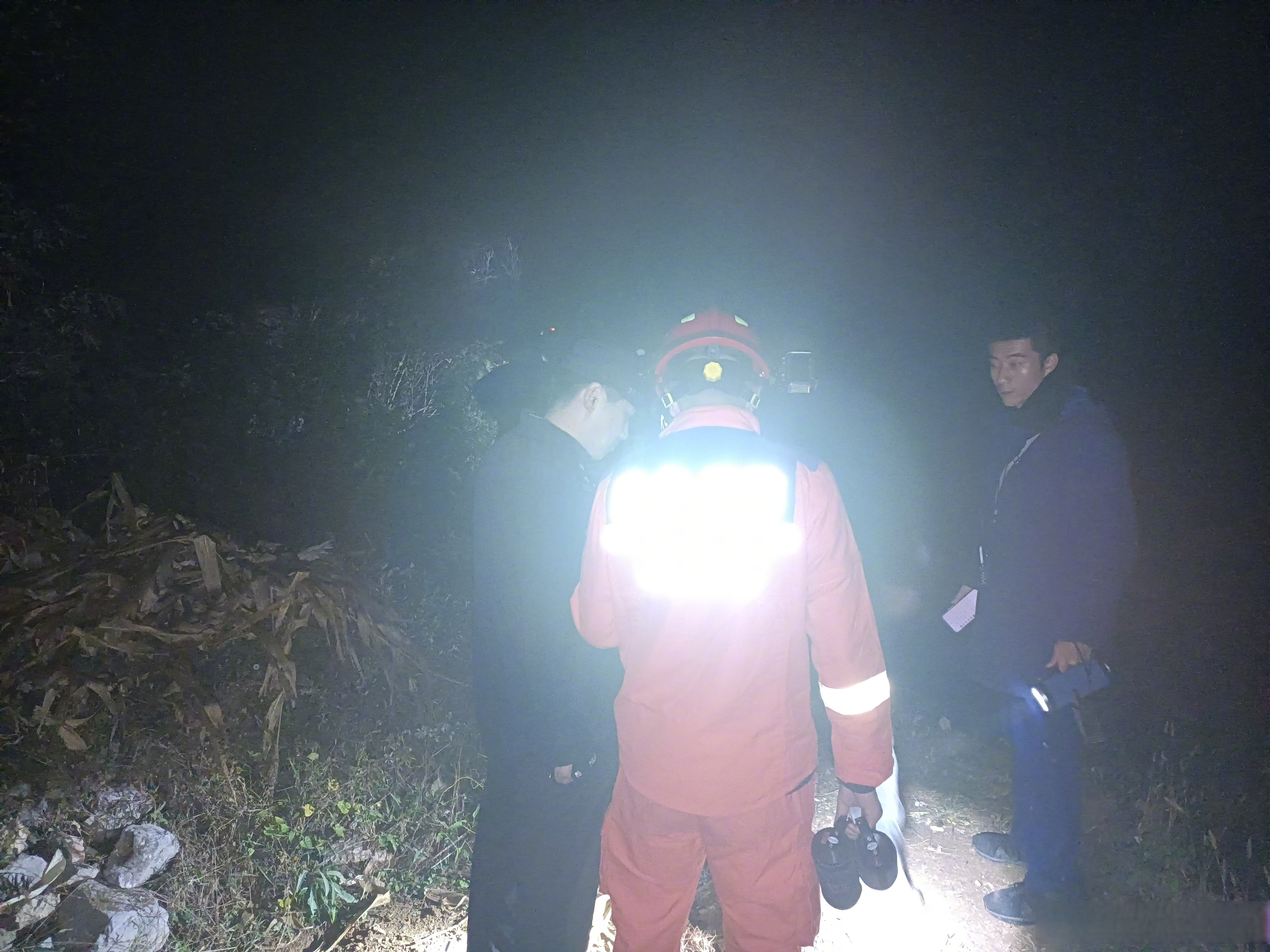 南岗民警紧急救助倒地老人，守护生命彰显警民深情