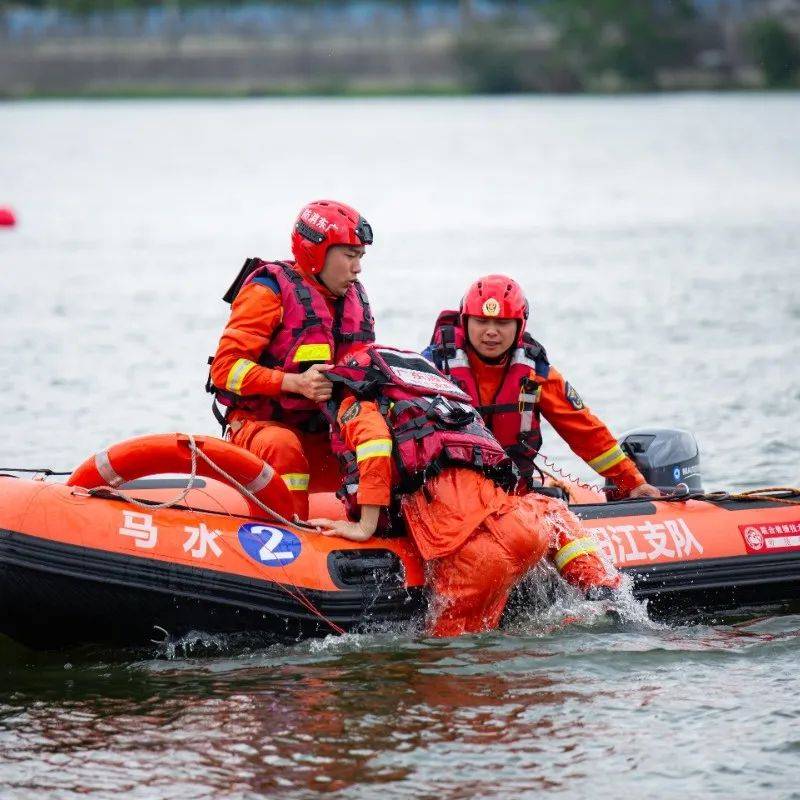 冰城公安以练为战 提升水上救援能力