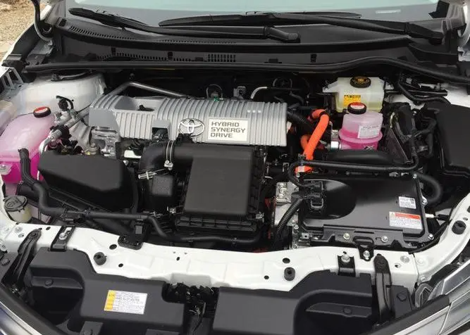 暖心!车辆亏电难启动,通河公安“搭线送电”!