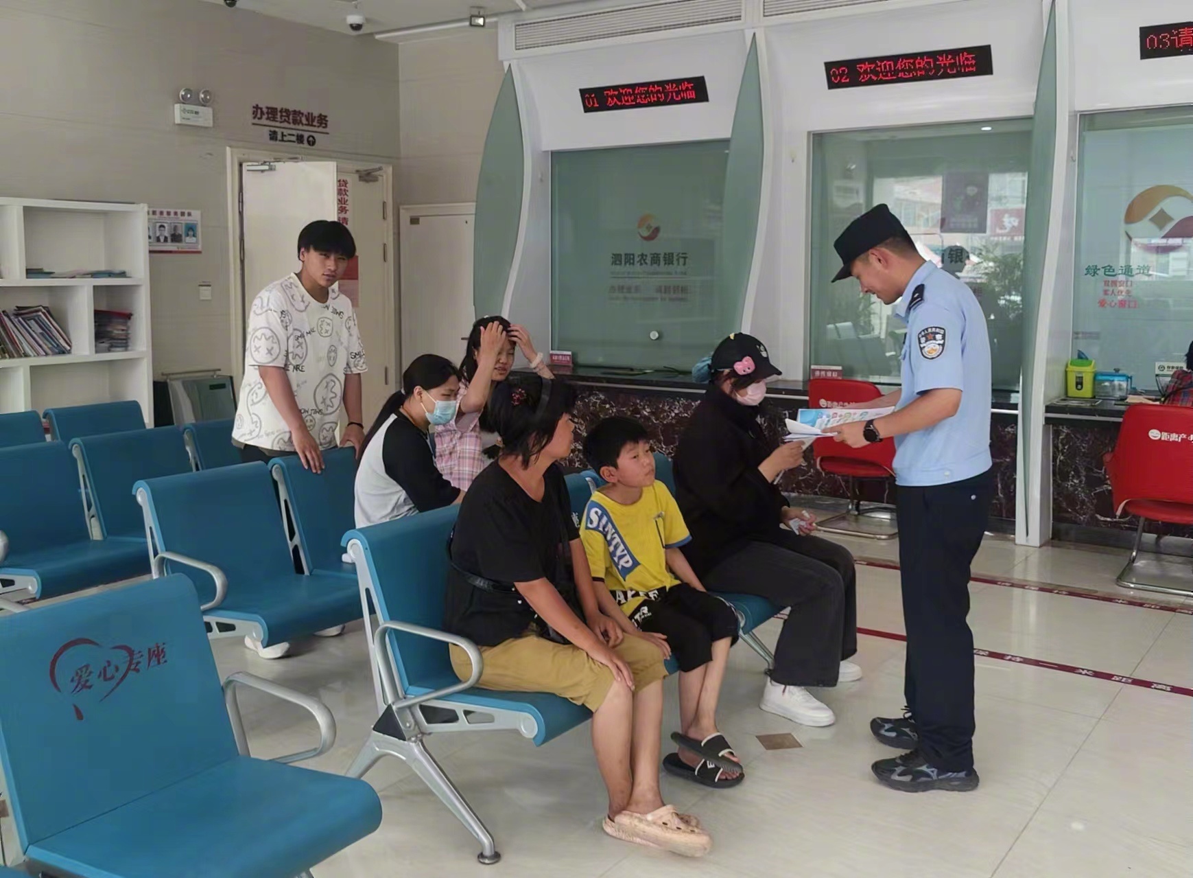 冰城公安：警民同心 用行动为老人照亮归途