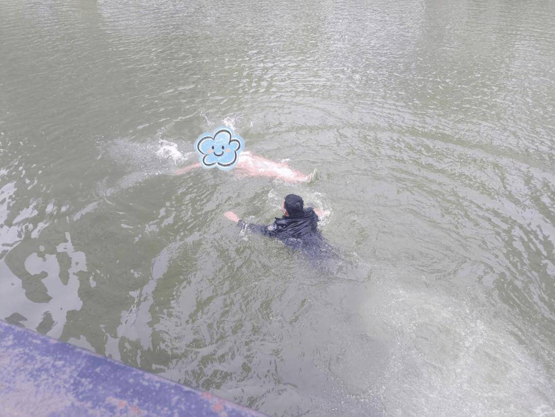 醉酒后不慎落水！还好遇上巡逻的他们