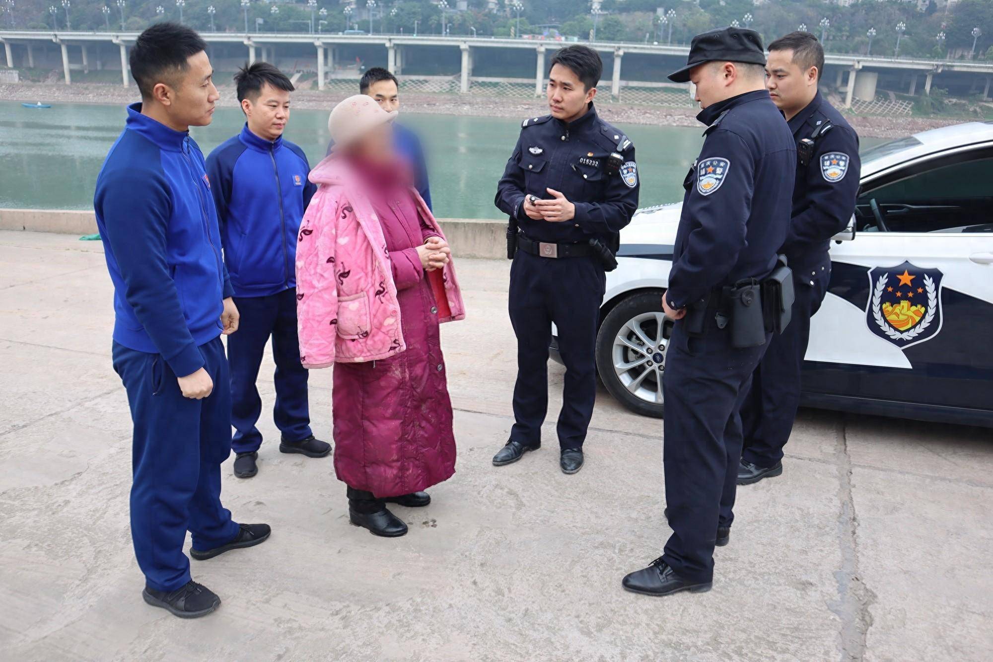 醉酒后不慎落水！还好遇上巡逻的他们