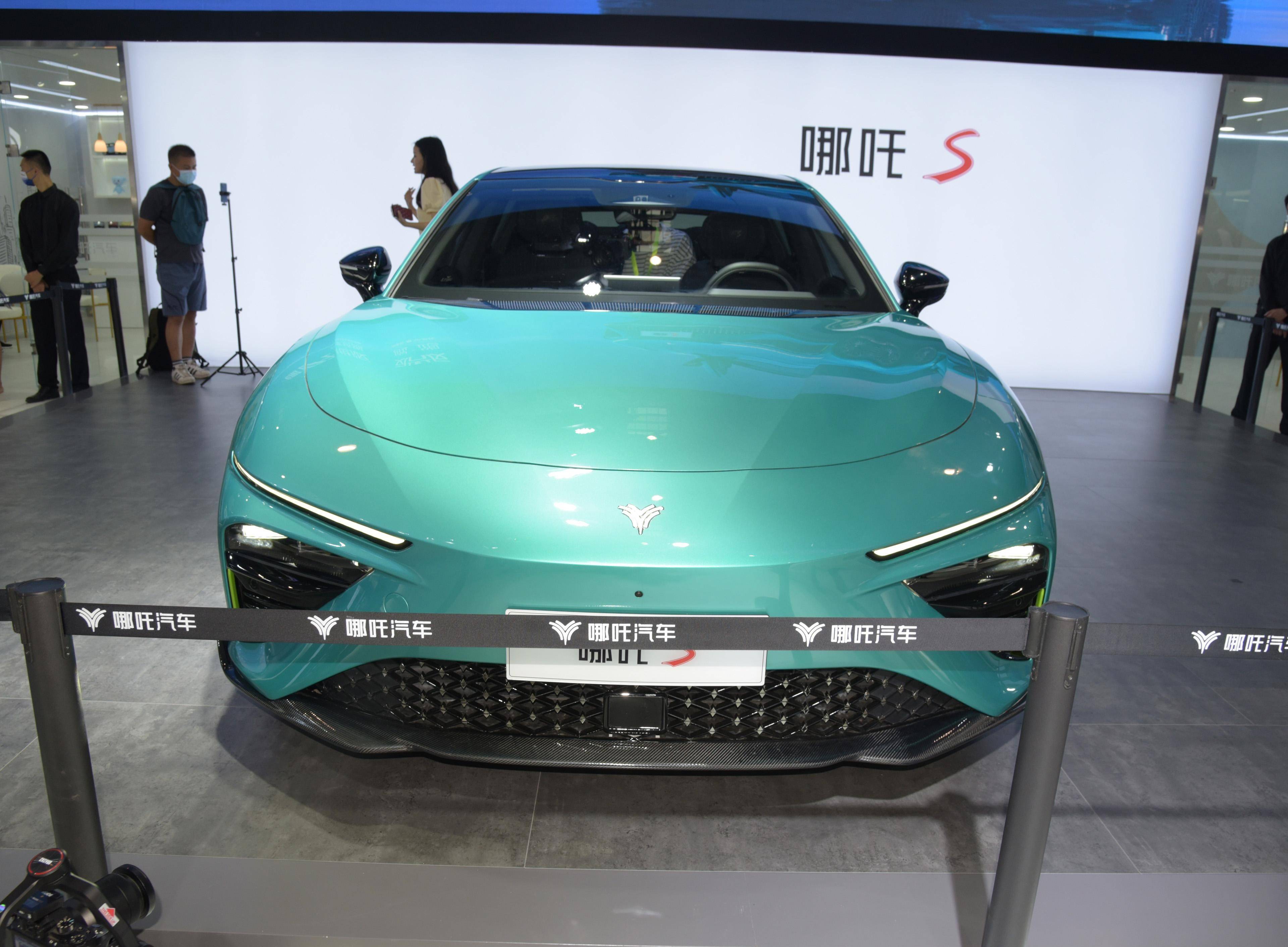 哪吒汽车通知今日起居家办公,此前董事长被围堵讨薪