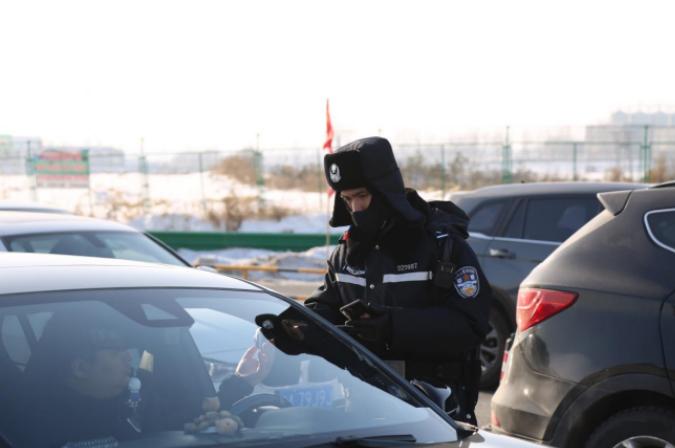 冰城公安：“排查+管控+宣教” 确保夏季道路交通安全畅通