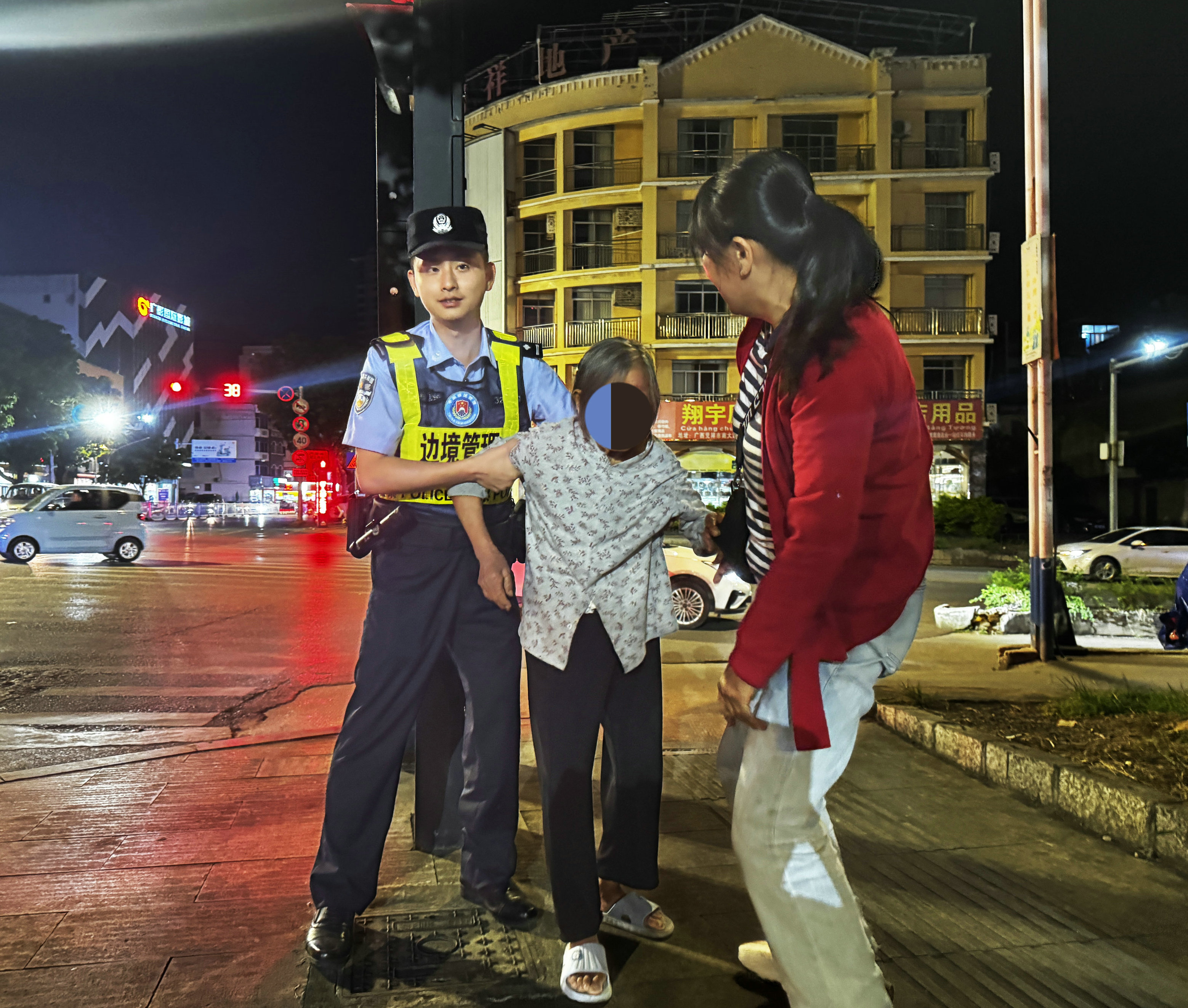 警心暖民心:冰城民警接连救助多位老人获赞誉