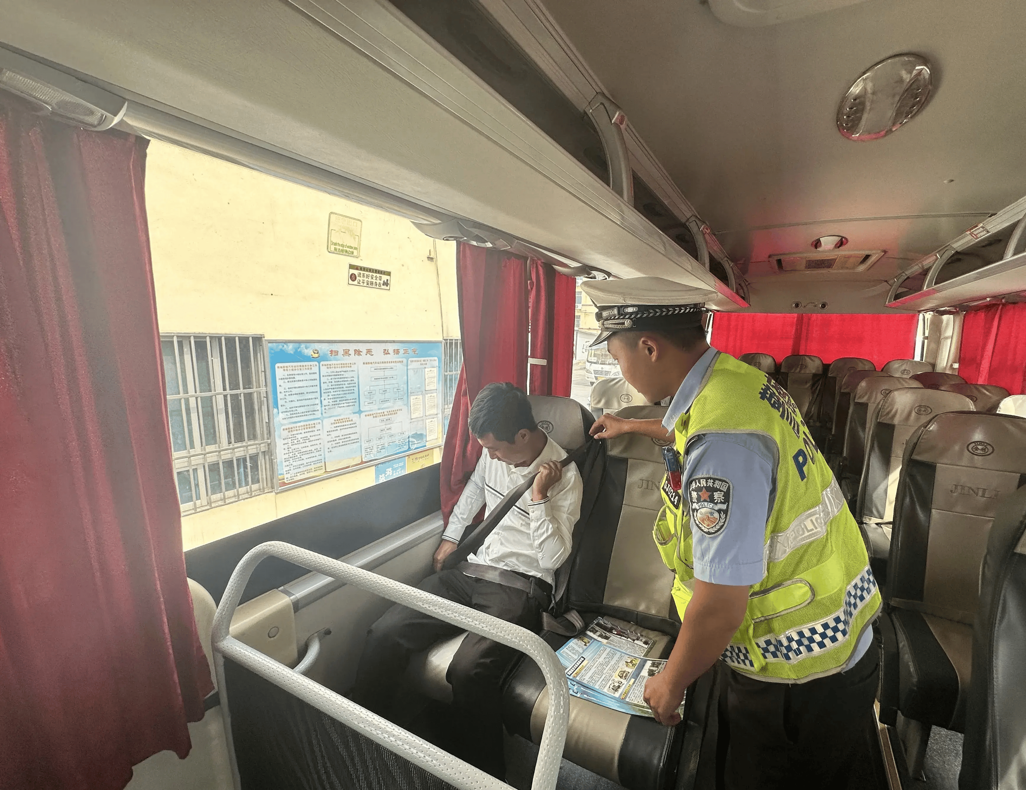 交安宣传进辖区，把好平​安出行关