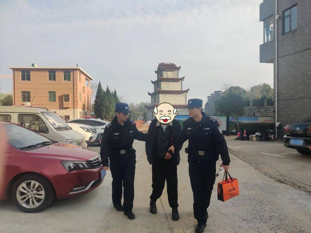 老人醉酒情况危急 幸好有巡逻的他们