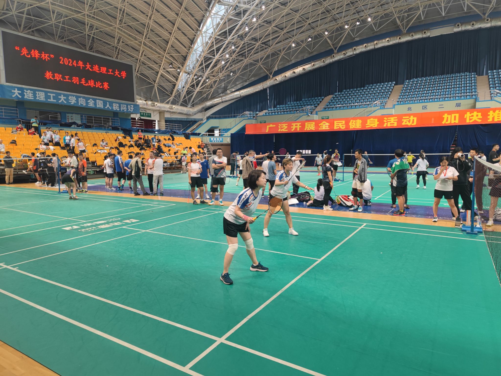 活力四射 “羽”你同行–鸡西移动公司羽毛球兴趣小组活动精彩纷呈