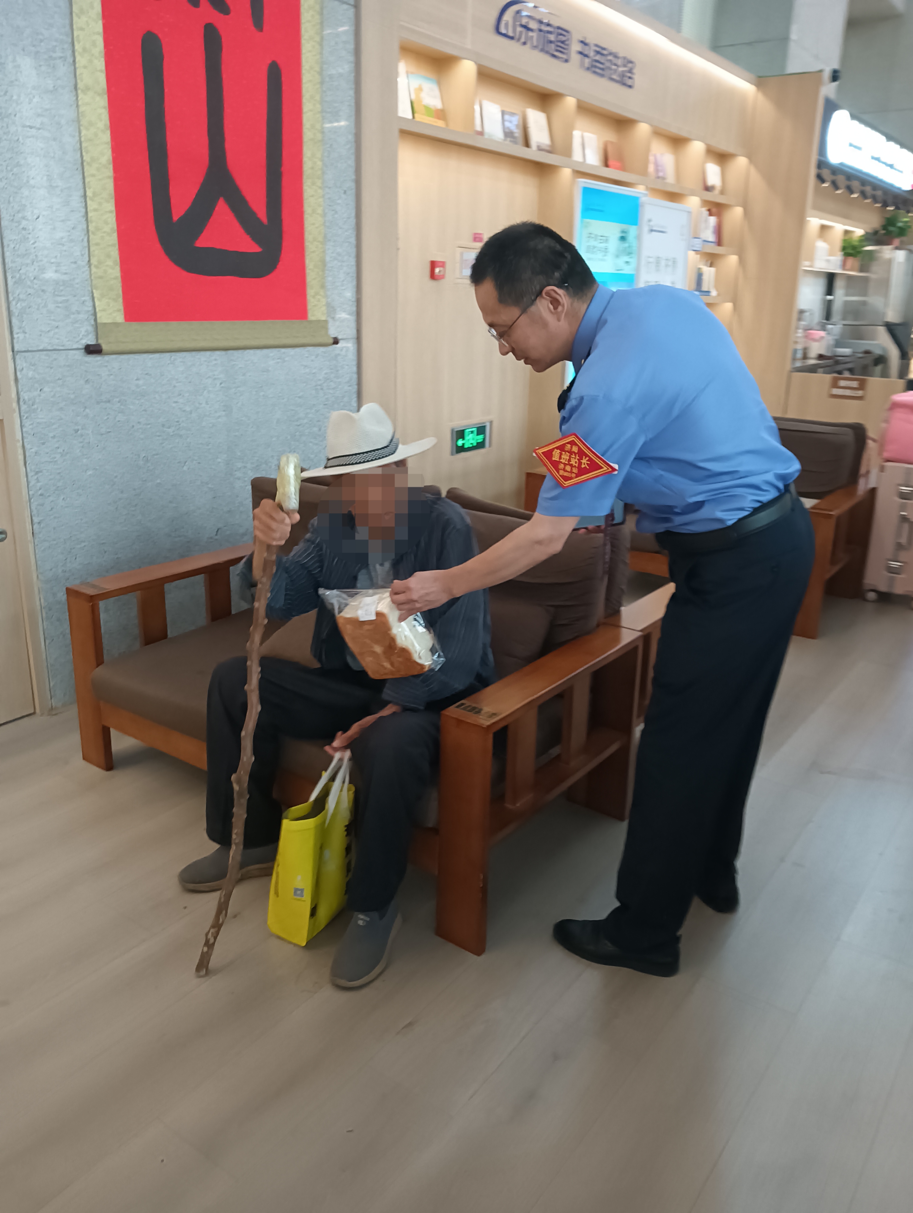 冰城民警暖心救助 多位走失老人平安归家