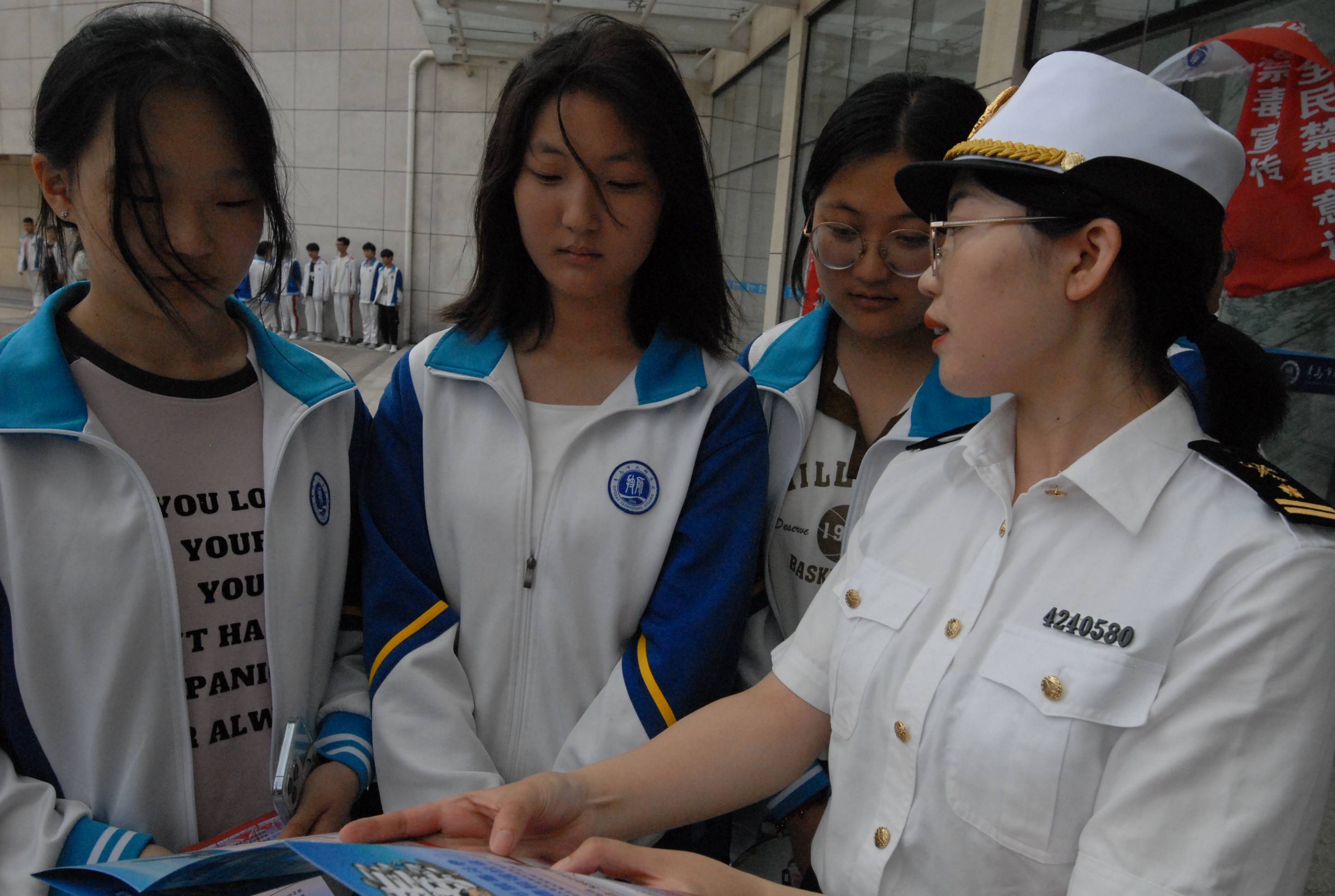 禁毒护航中考:宾县公安局考场外的坚守