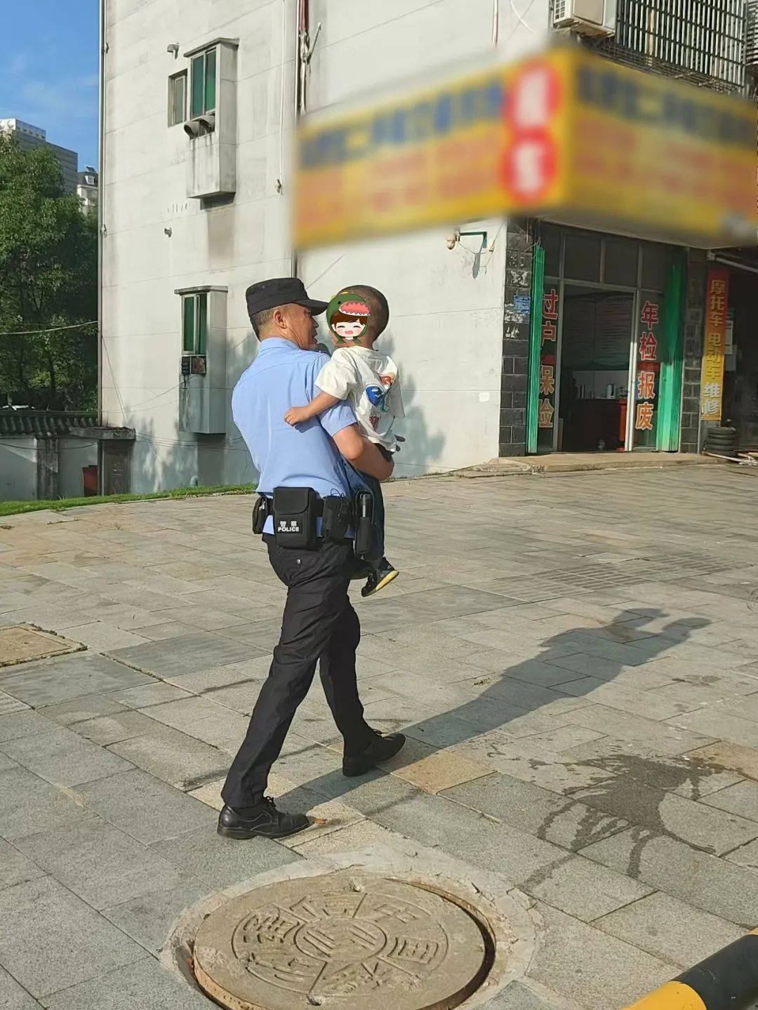 冰城民警暖心守护,助力走失孩童平安归家