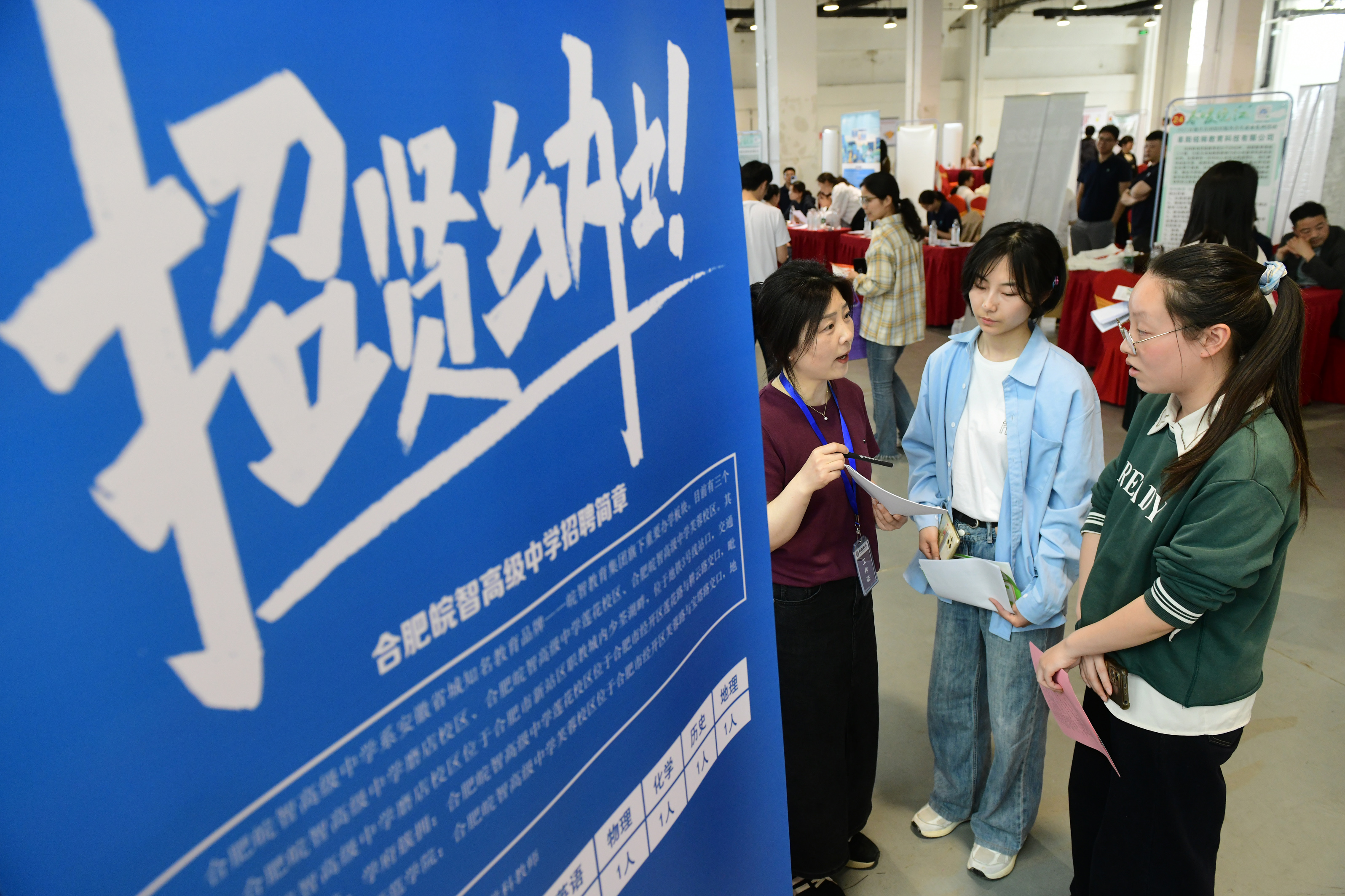 稳就业在行动丨【创意海报】各地积极回应新就业群体新期盼