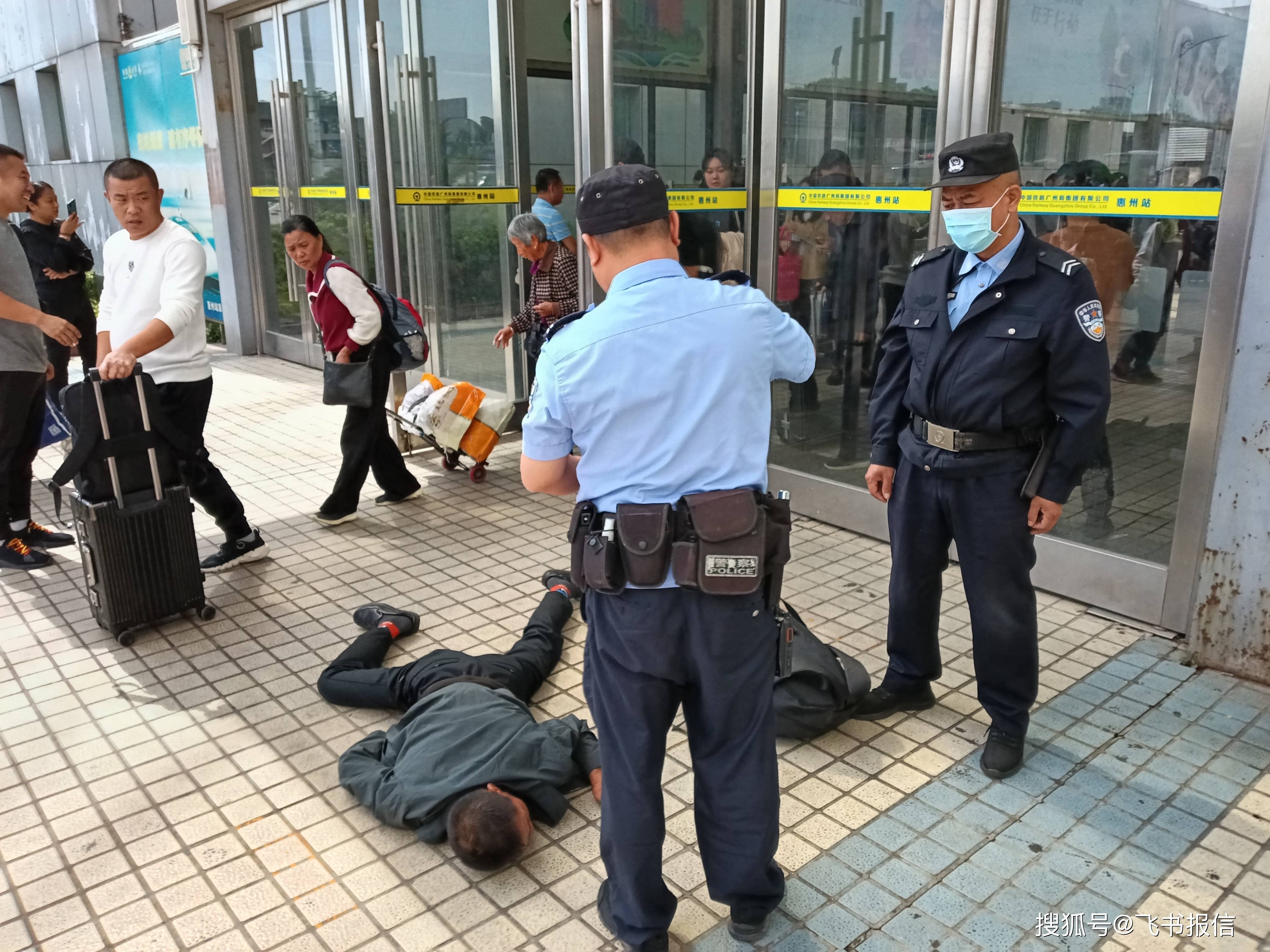 暖心护航！民警护送受伤考生从容应考