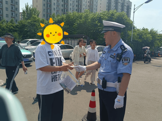 冰城民警：考场外的每一次救助 都是“为人民服务”的生动体现