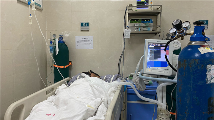 【净土行动】老人不慎摔倒，幸亏遇到他们！