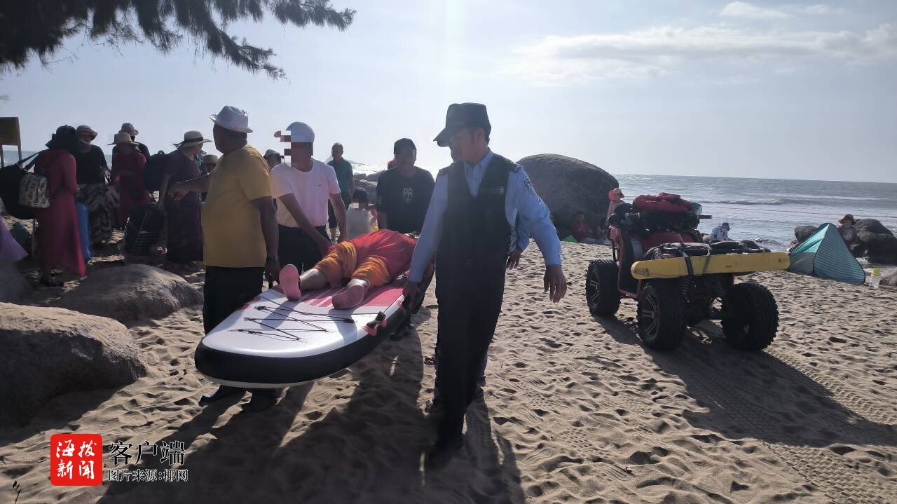 民警紧急救助中暑老人获赞誉