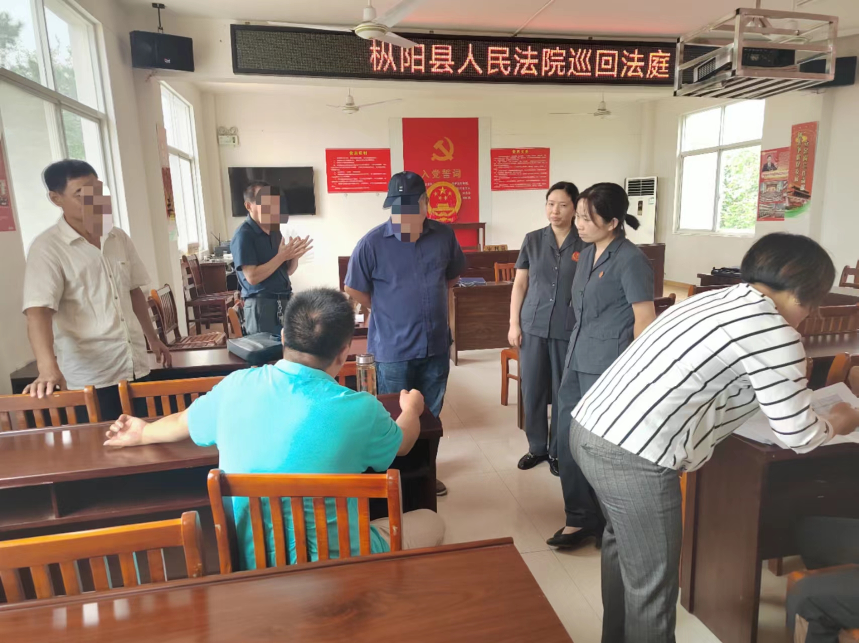 家庭琐事起纷争 民警调解促和解