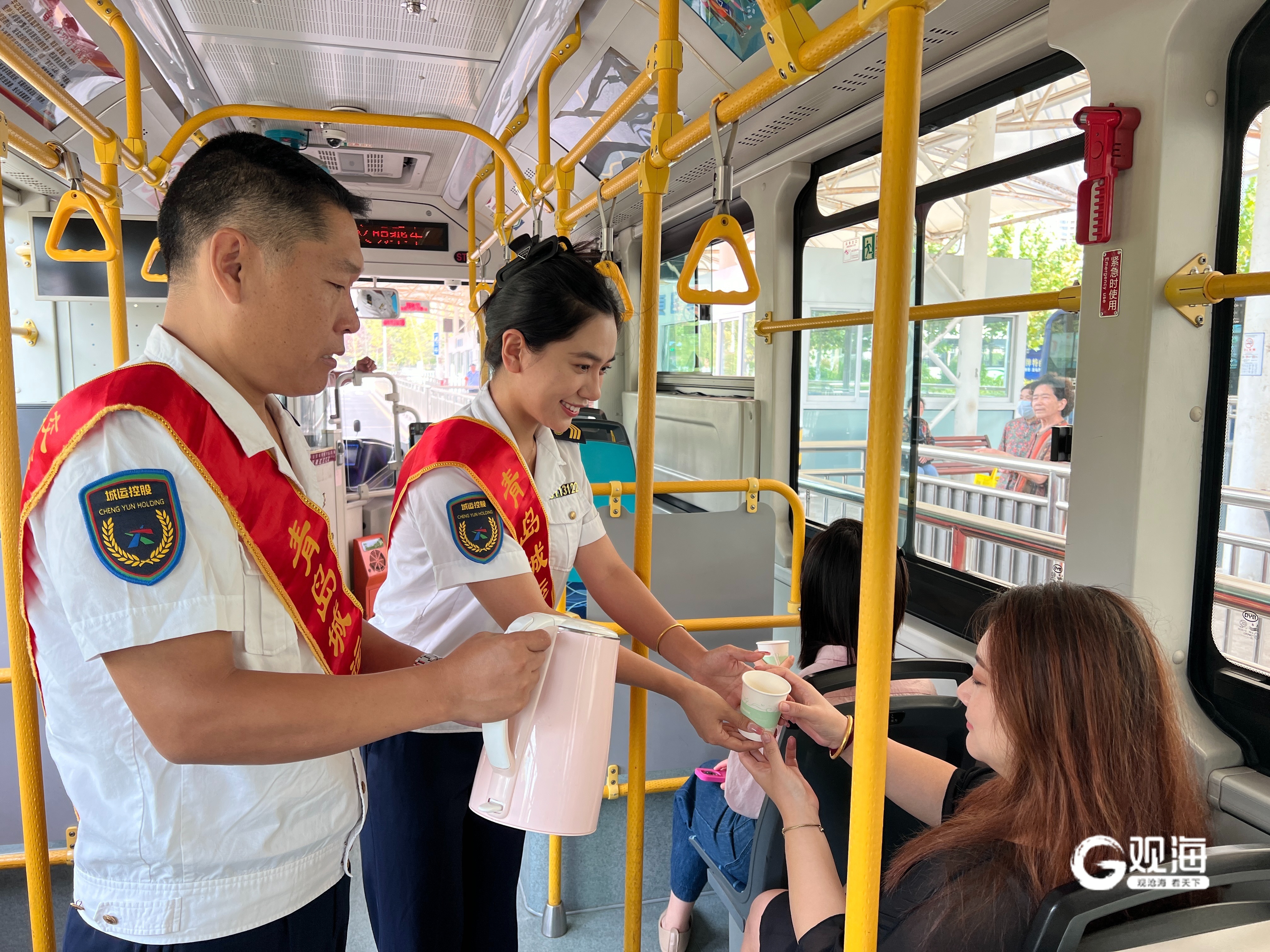 公交车上乘客昏迷！多亏了他们……