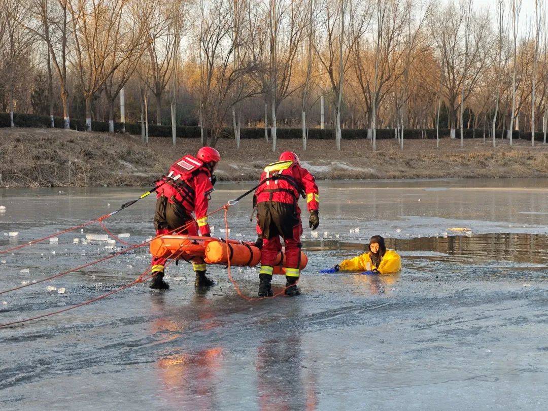 高温守护显担当 冰城民警连续救助三名中暑及意外倒地群众