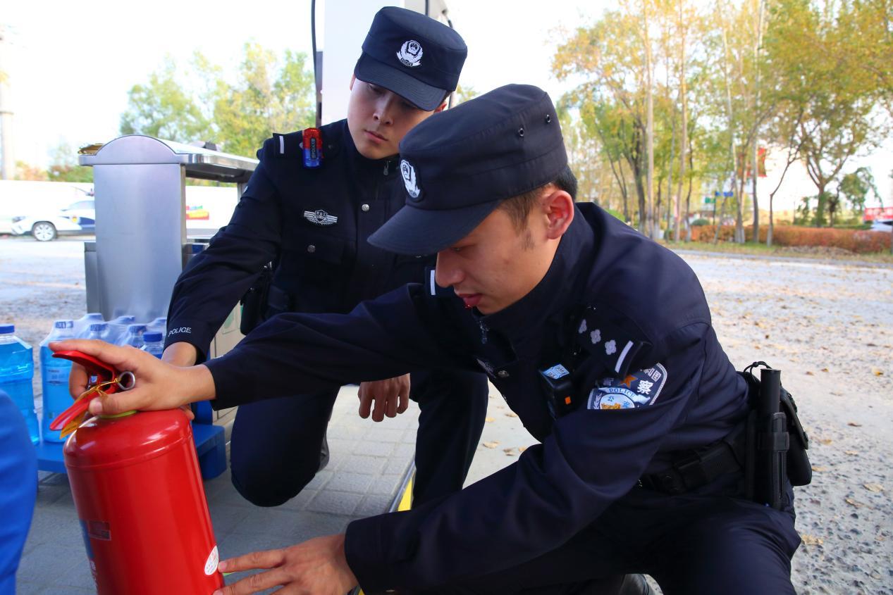 冰城公安:烈日下的基层实践 照亮新警成长路