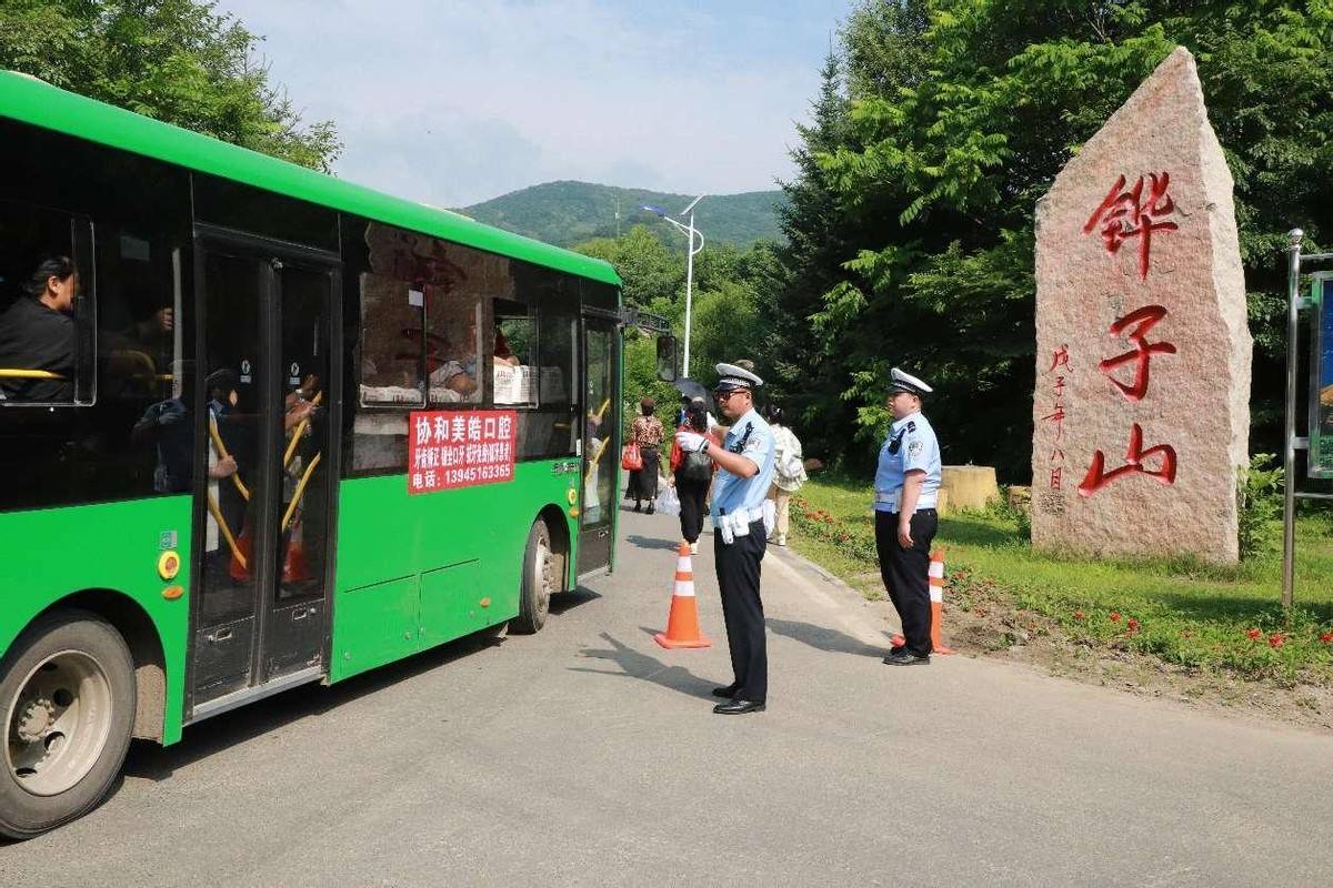 醉酒女子摔落水坑 通河公安深夜救援