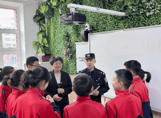 冰城公安深耕“枫桥沃土” 乡间足迹织就边界安宁网