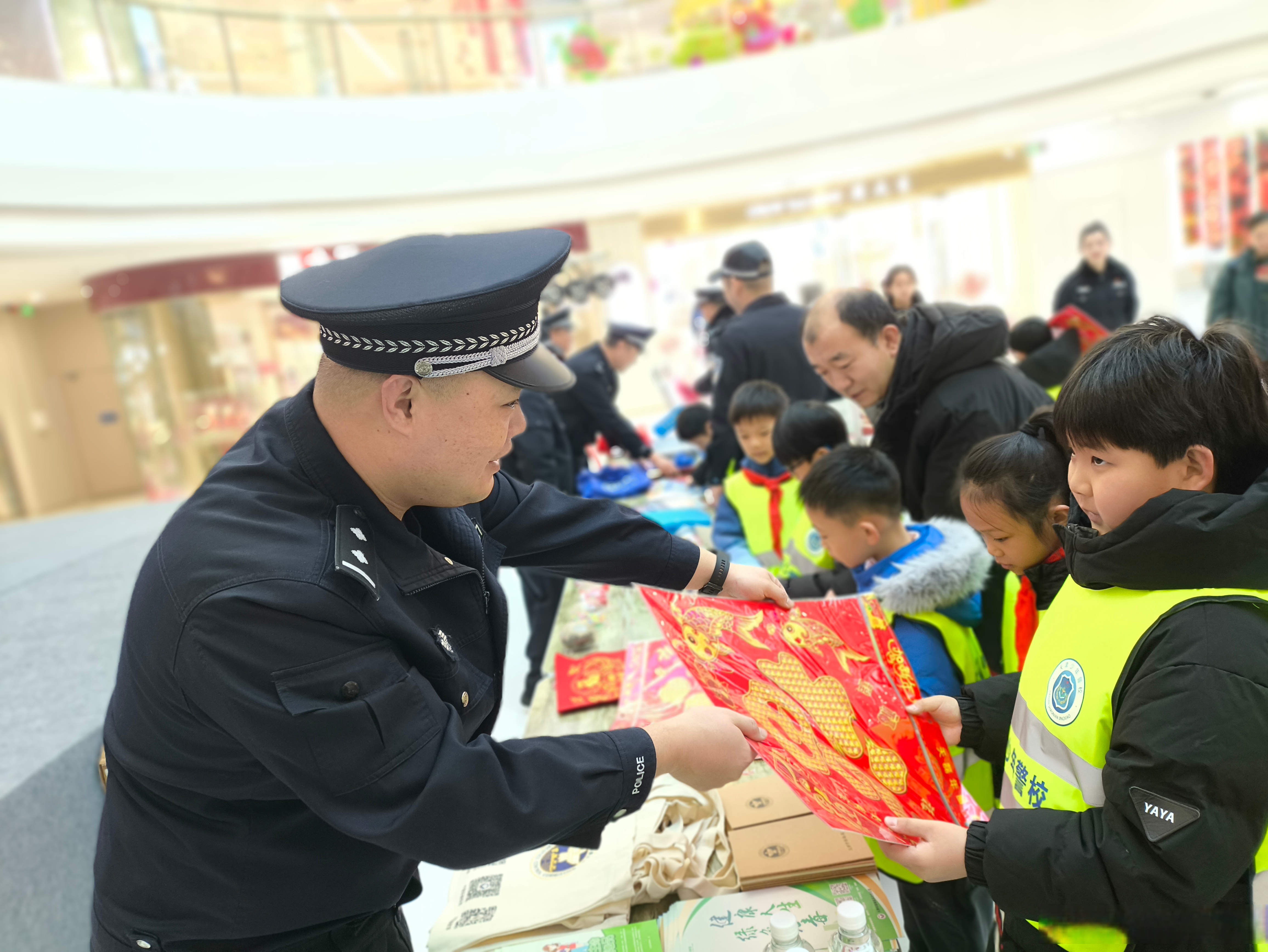 烈日“警”色:冰城公安筑牢夏日安全防线