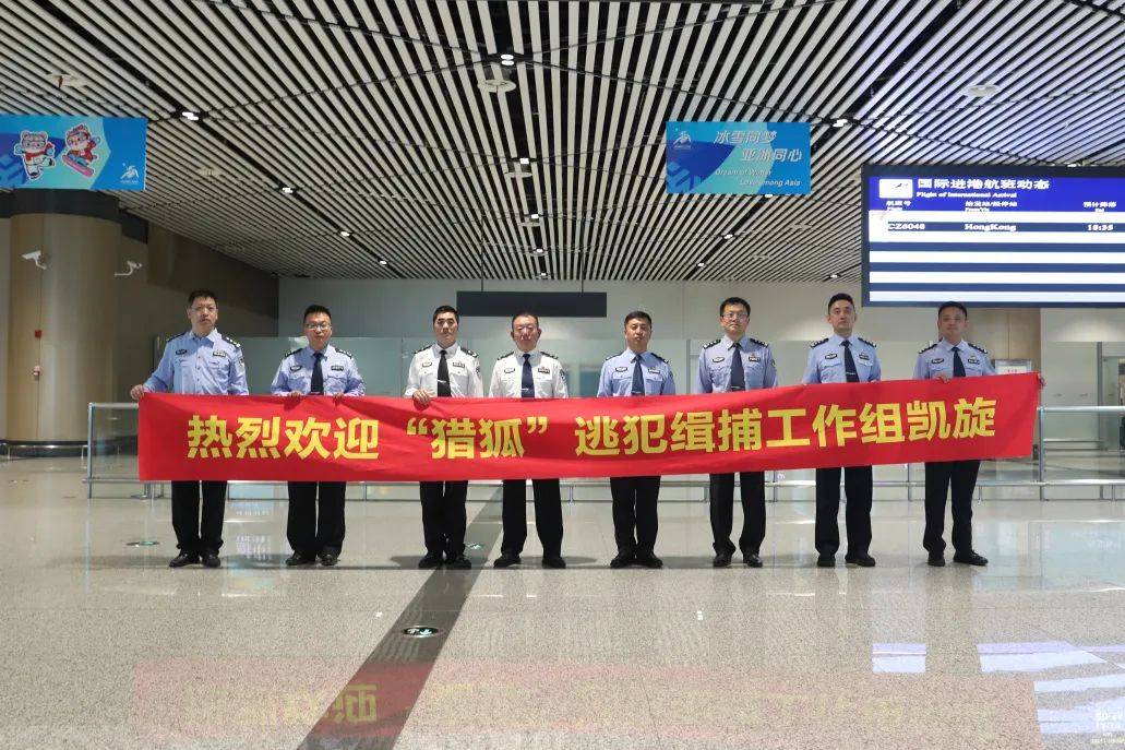 冰城公安:全维度护航啤酒节 筑牢交通平安线