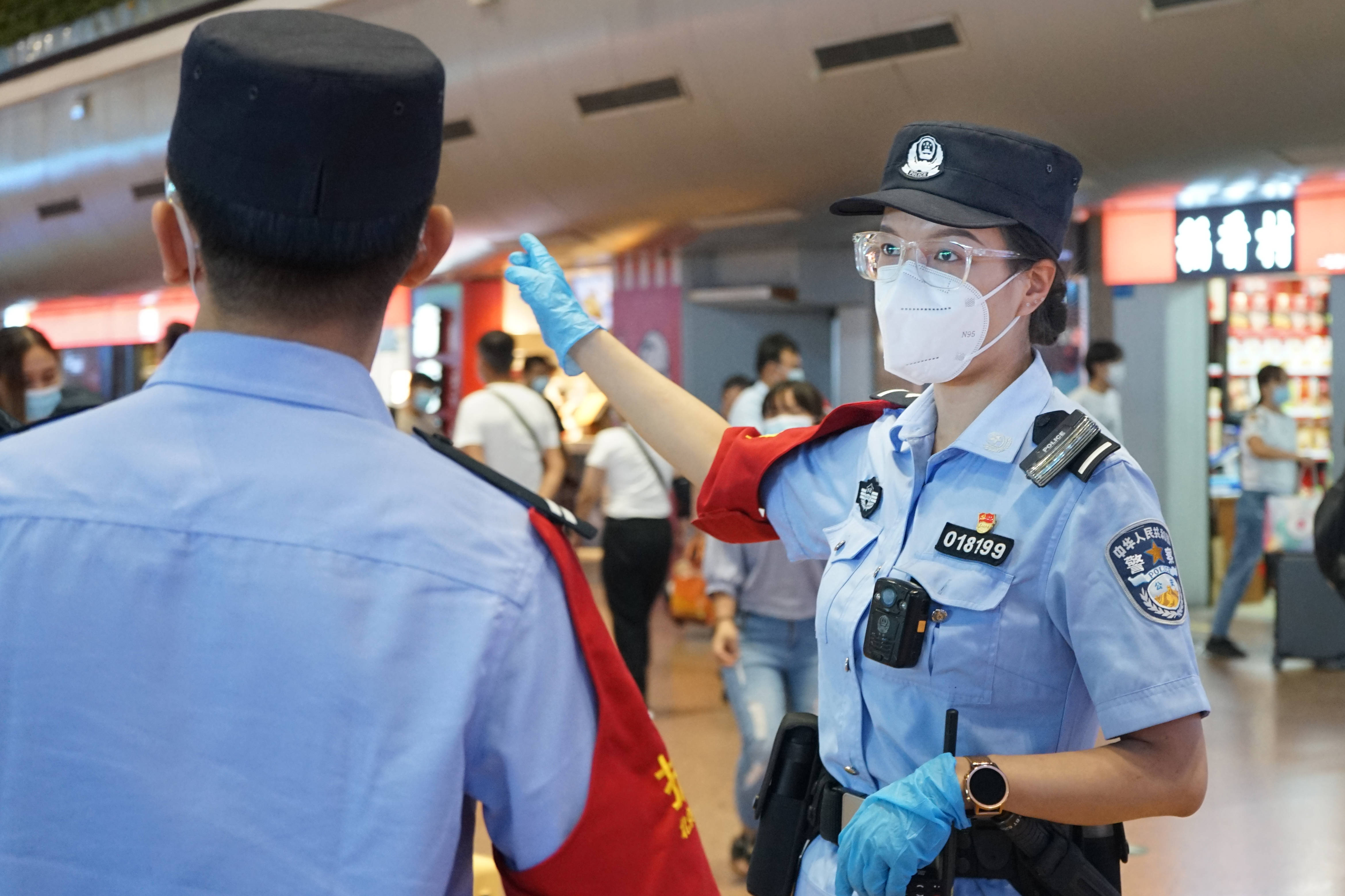 冰城公安:烈日为笺,汗水为墨,藏蓝书写 奉献