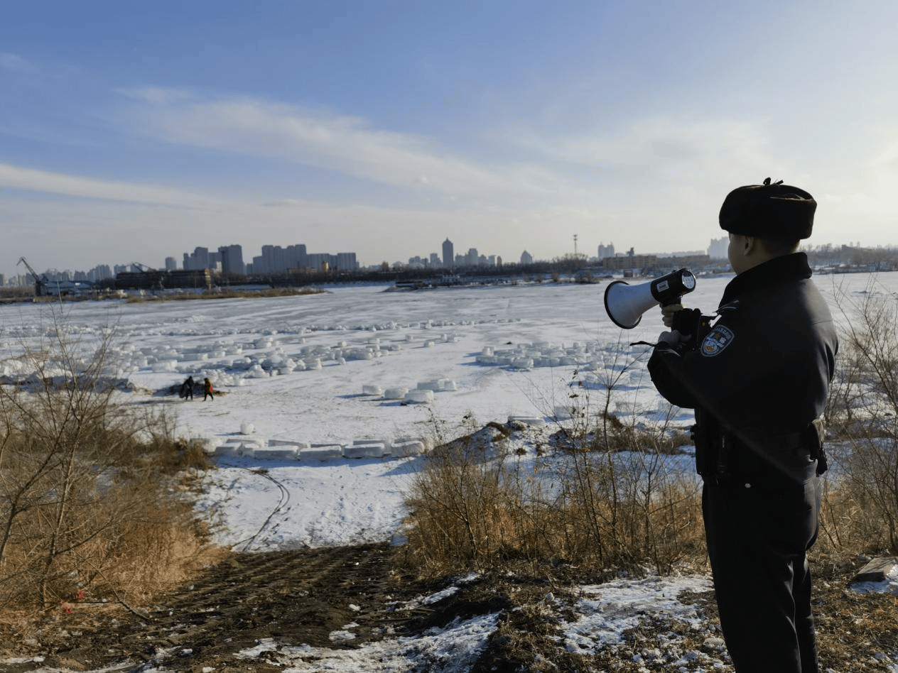 冰城公安:强化“九小场所”检查 织牢辖区安全防线
