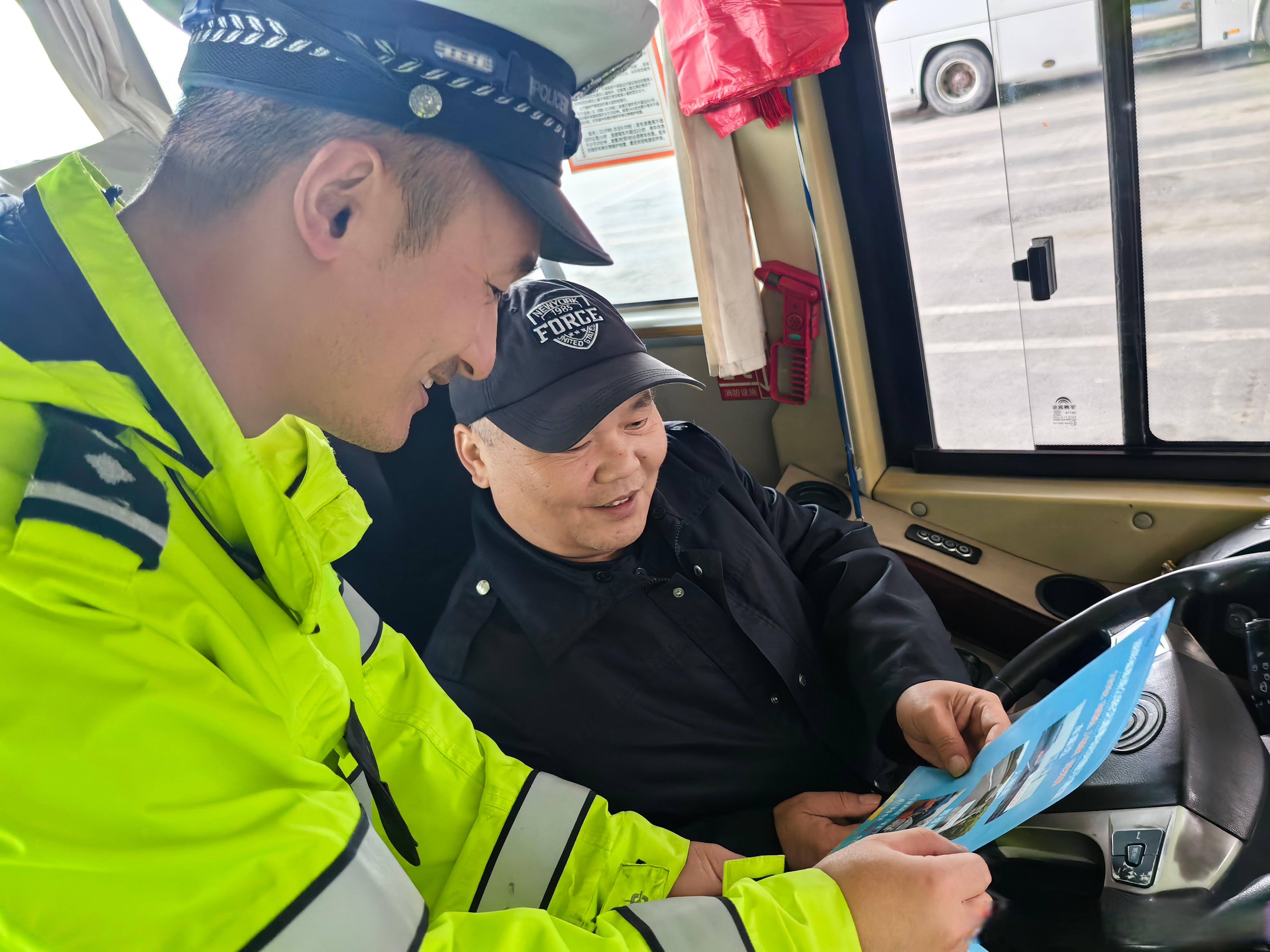 冰城公安:暑期客运专项治理 筑牢出行安全防线