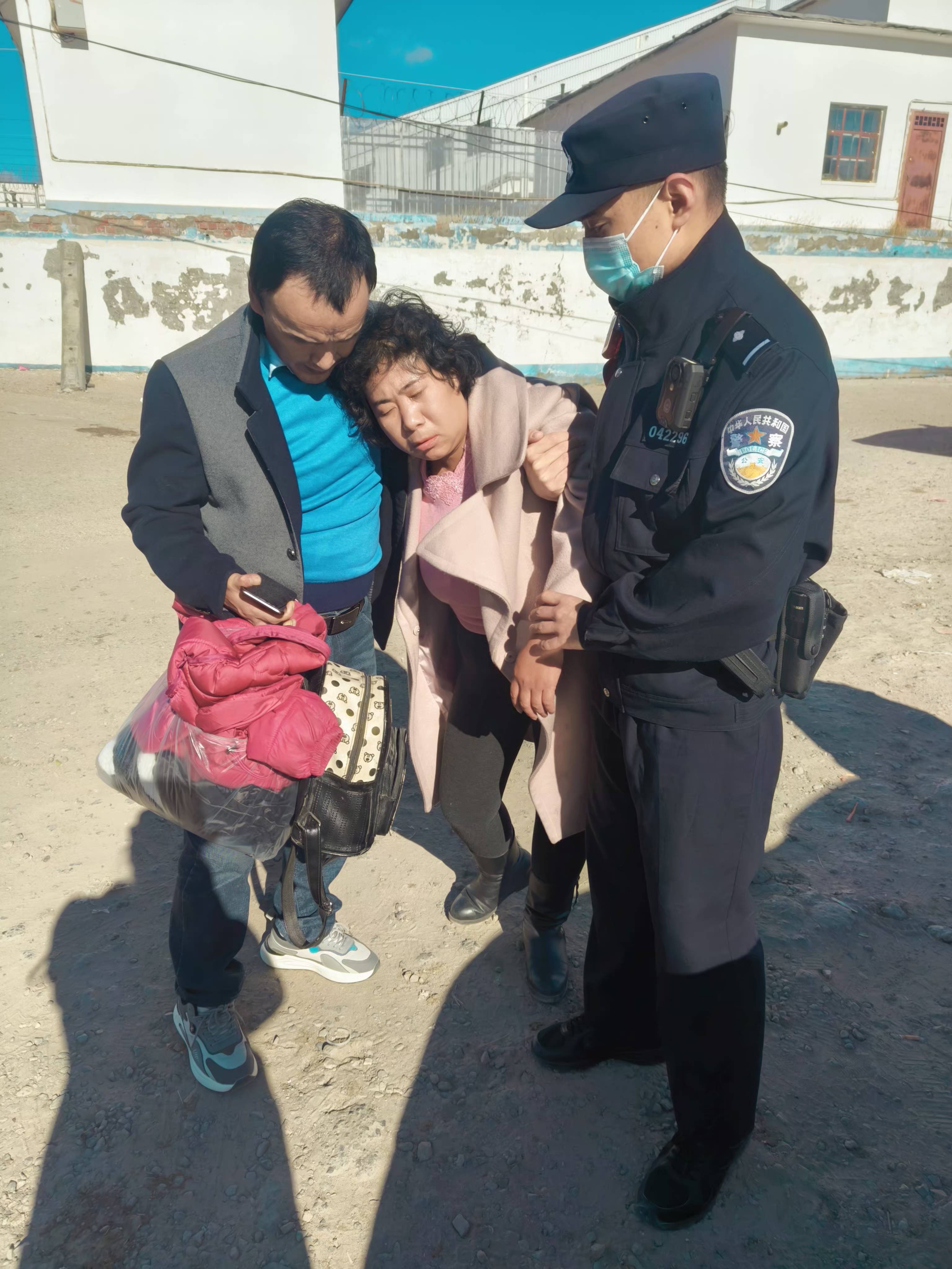 紧急送医救治、寻回遗失手机 道外公安暖心举动获赞誉