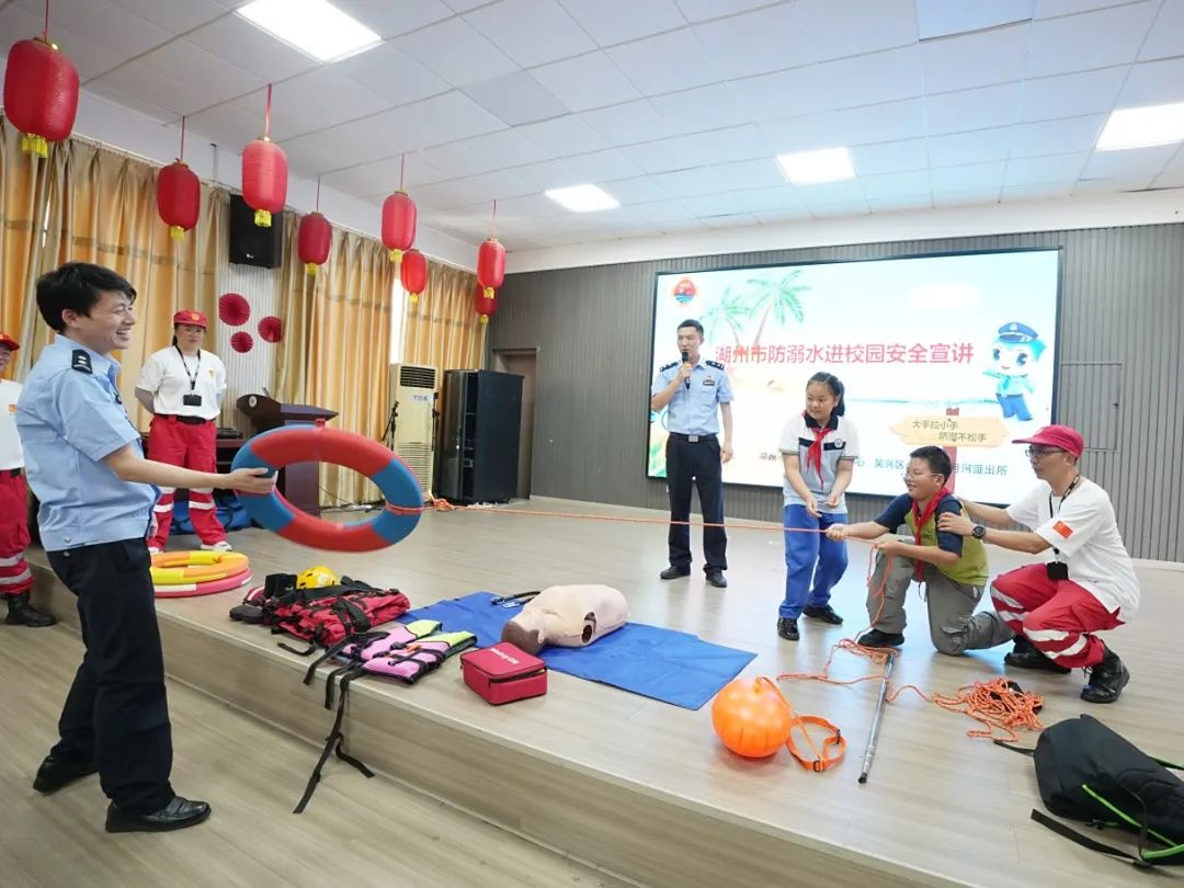 “警”防溺水 平安一“夏” 冰城公安筑牢夏日江上安全防线