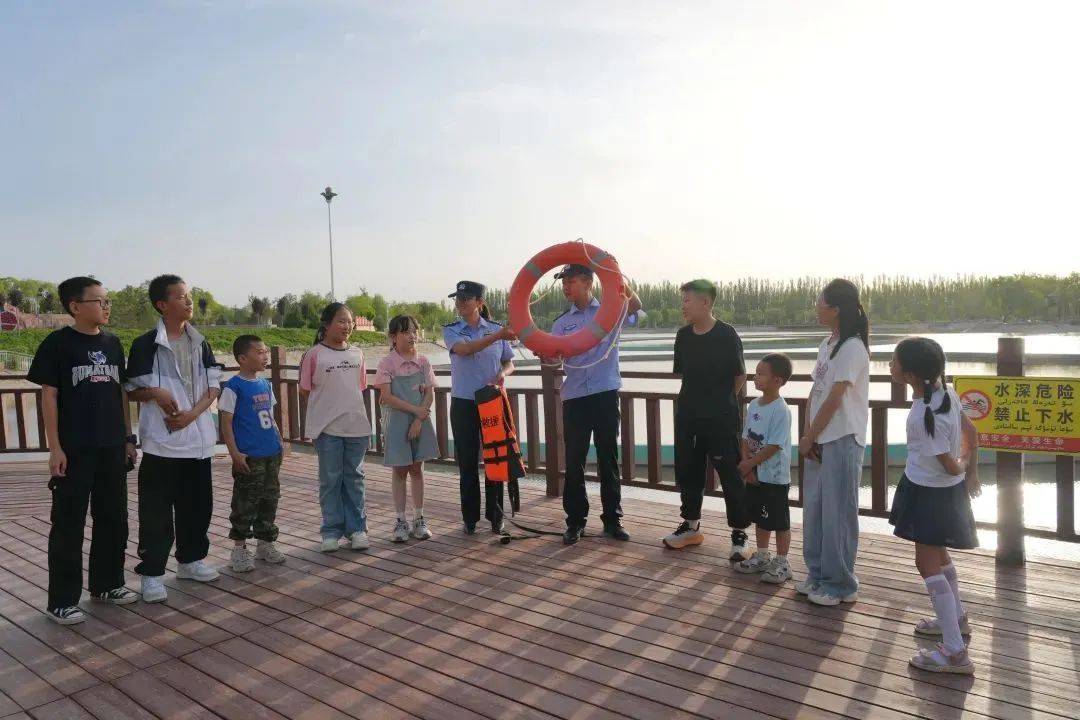 “警”防溺水 平安一“夏” 冰城公安筑牢夏日江上安全防线