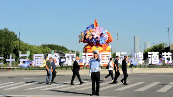“堵点”变“亮点” 冰城公安巧解交通“千千结”