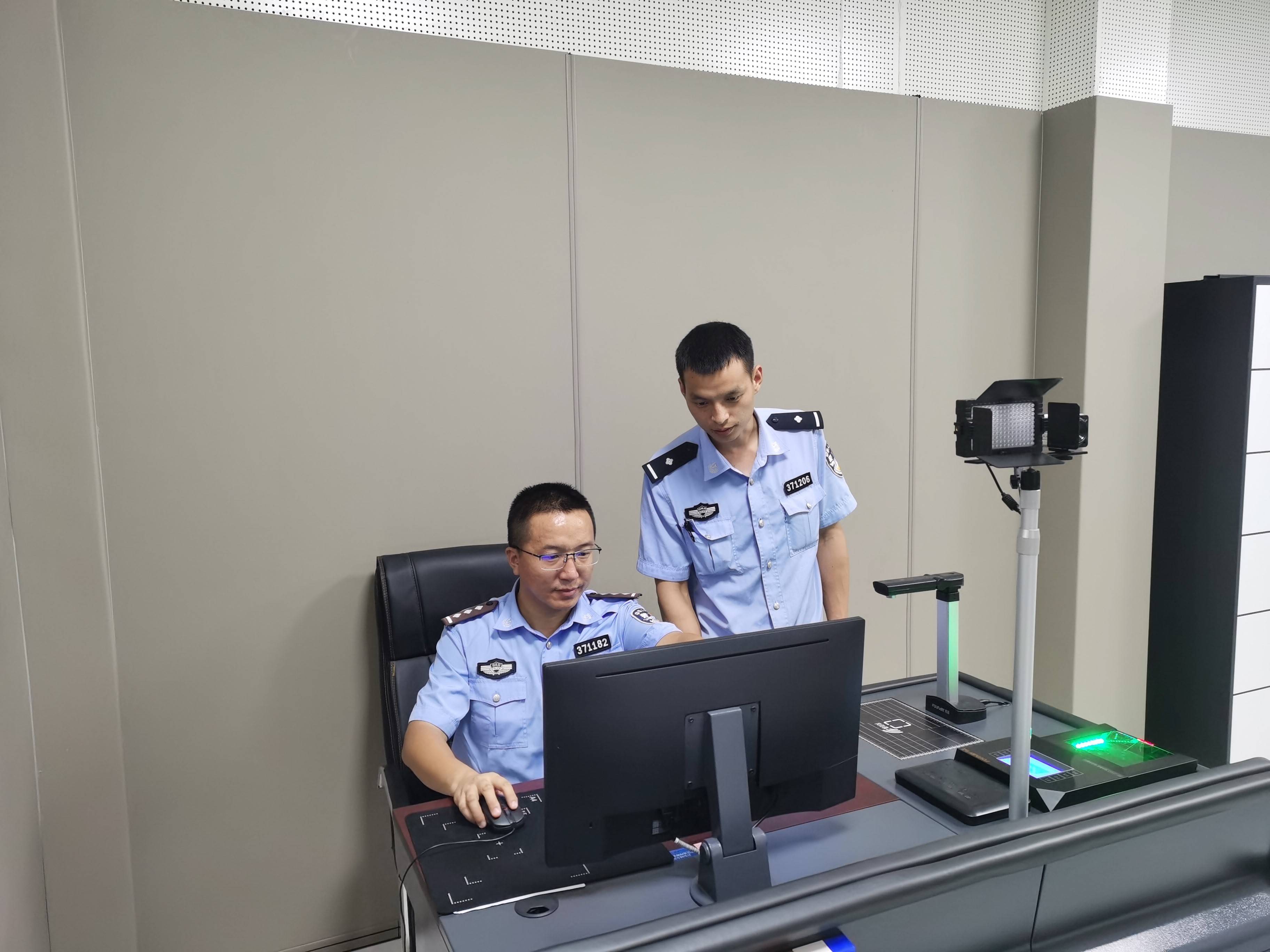 冰城警营里的“两面”师傅： 严是爱，暖是情