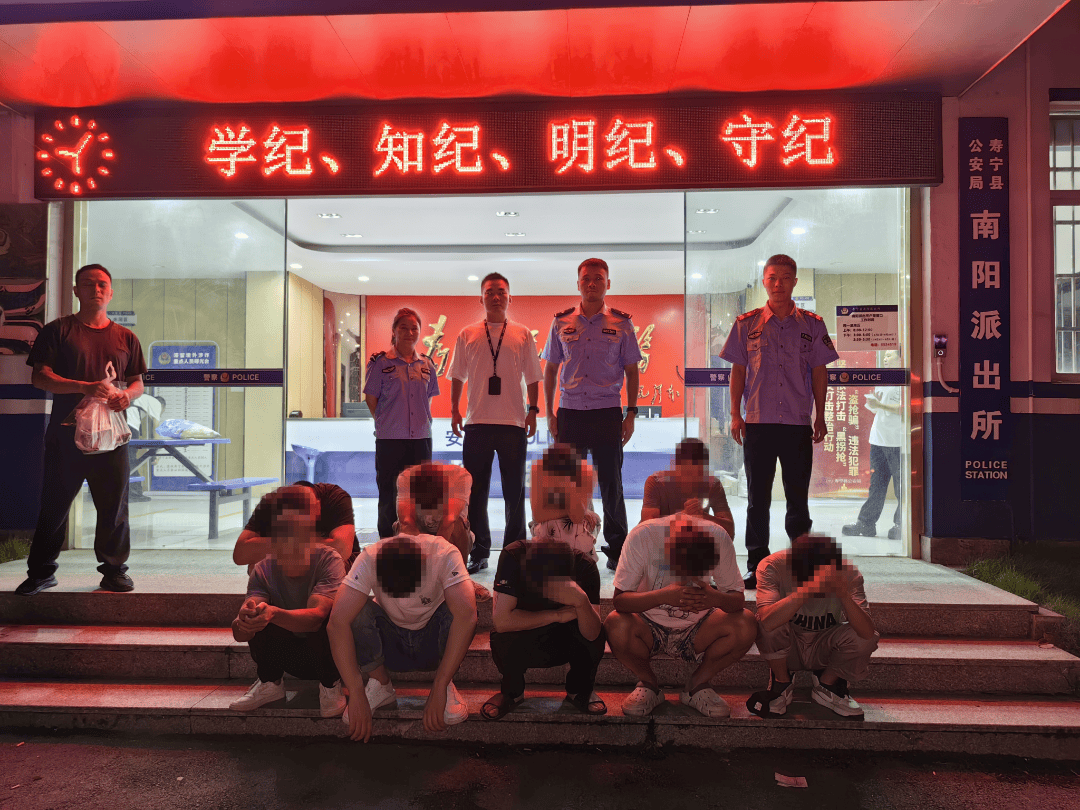 警灯照亮归家路！轮椅老人平安返家