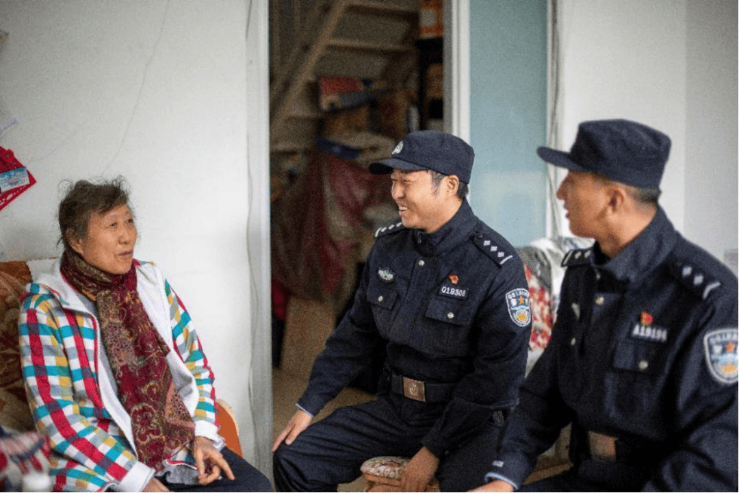 冰城公安:老民警倾囊相授“看家本领” 助力新警稳步成长