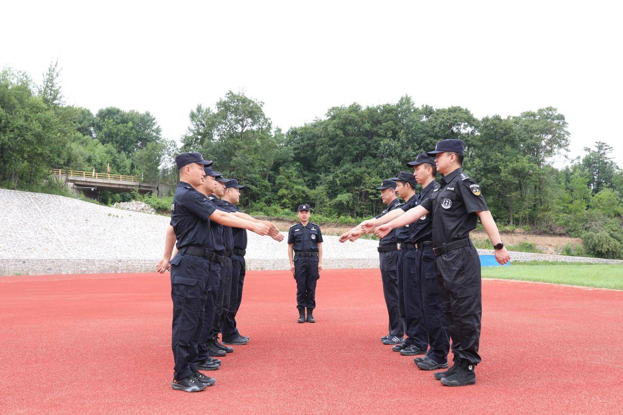 冰城公安：科技利剑守护暑期 “舌尖上的安全”