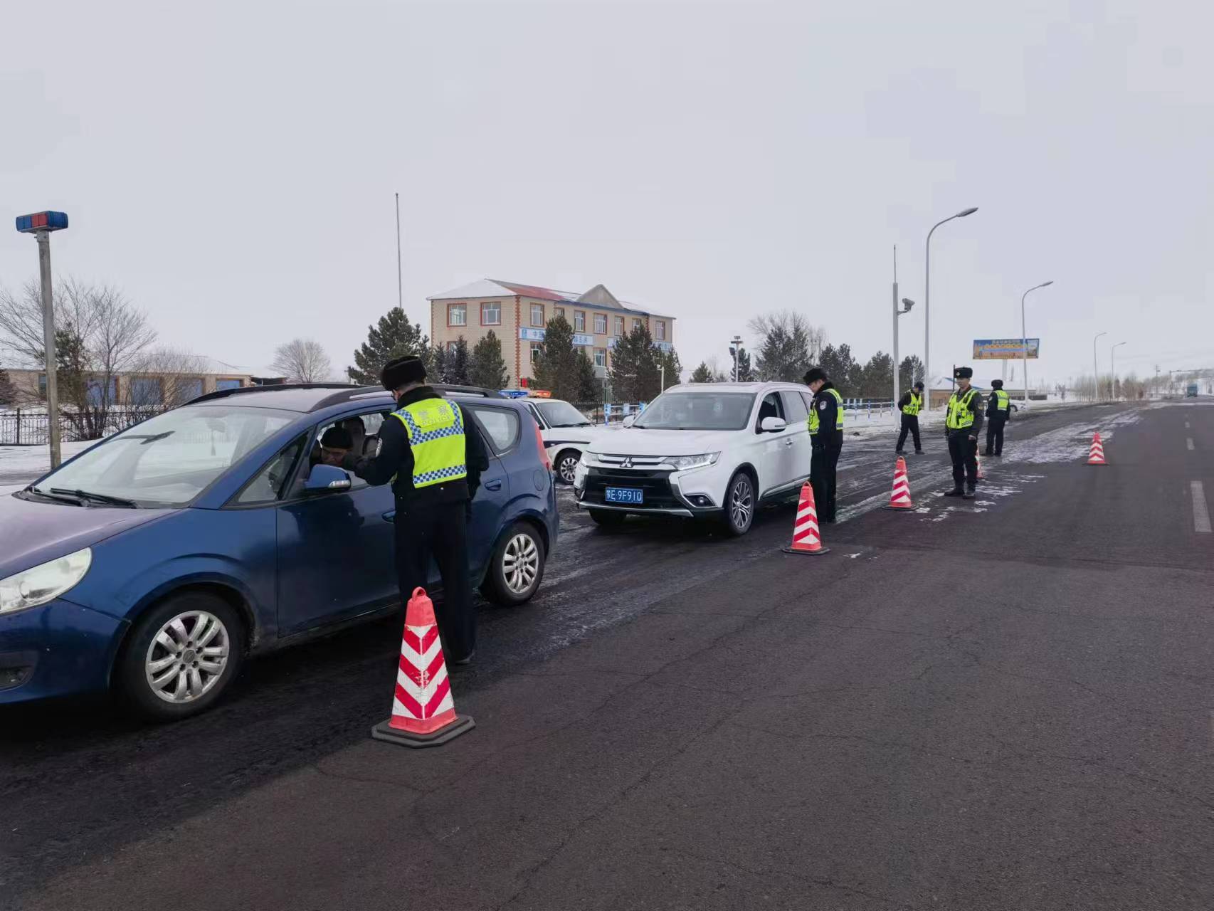 冰城警民情深:南岗公安分局民警巡逻中连续助民解忧获赞誉