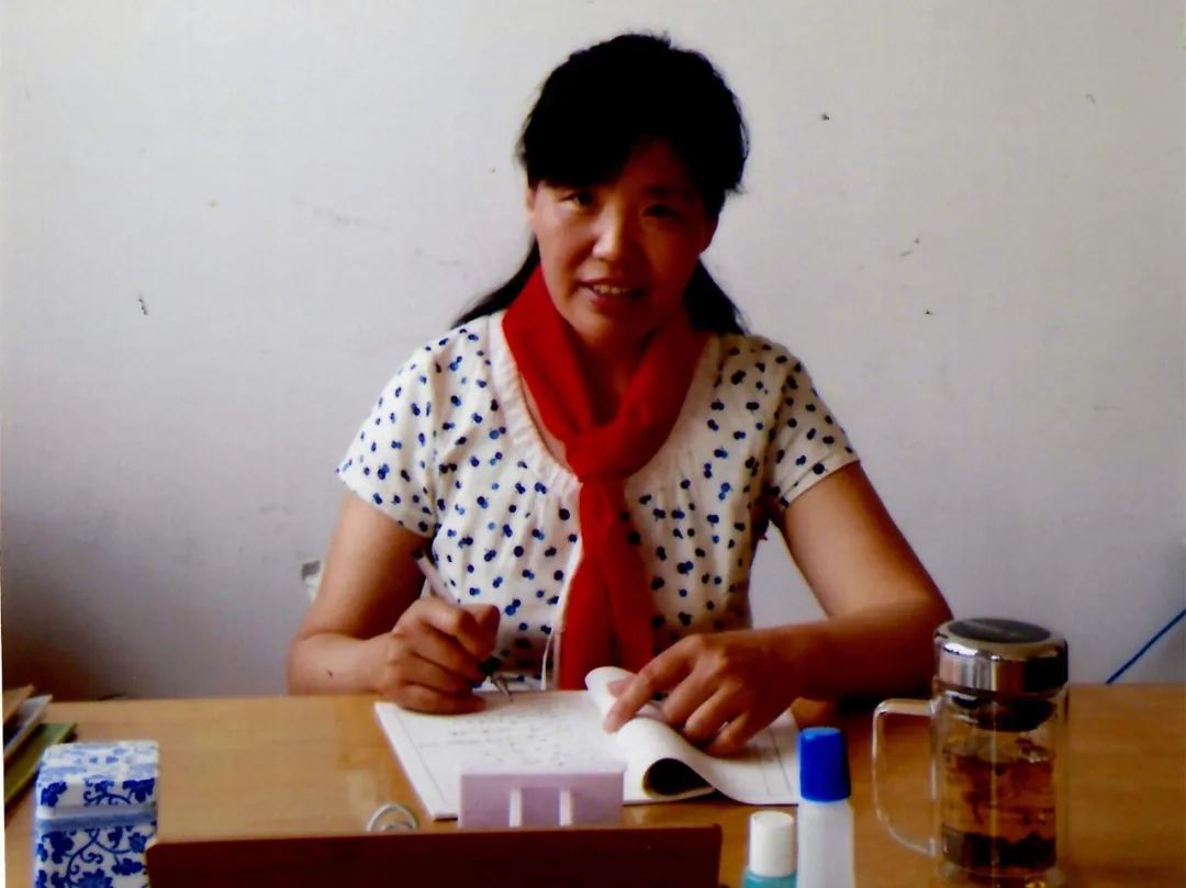 师者如灯 她循着银发警徽下的足迹坚定前行