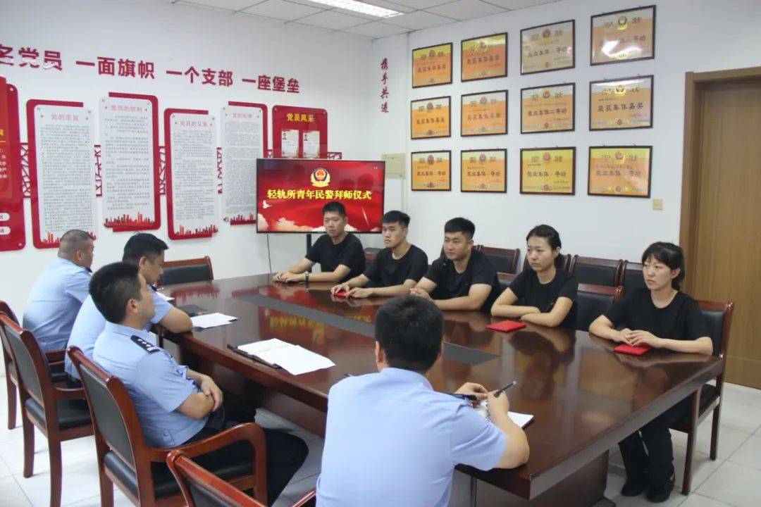 【我的警察师傅】在户籍大厅 她见证我从手忙脚乱到独当一面